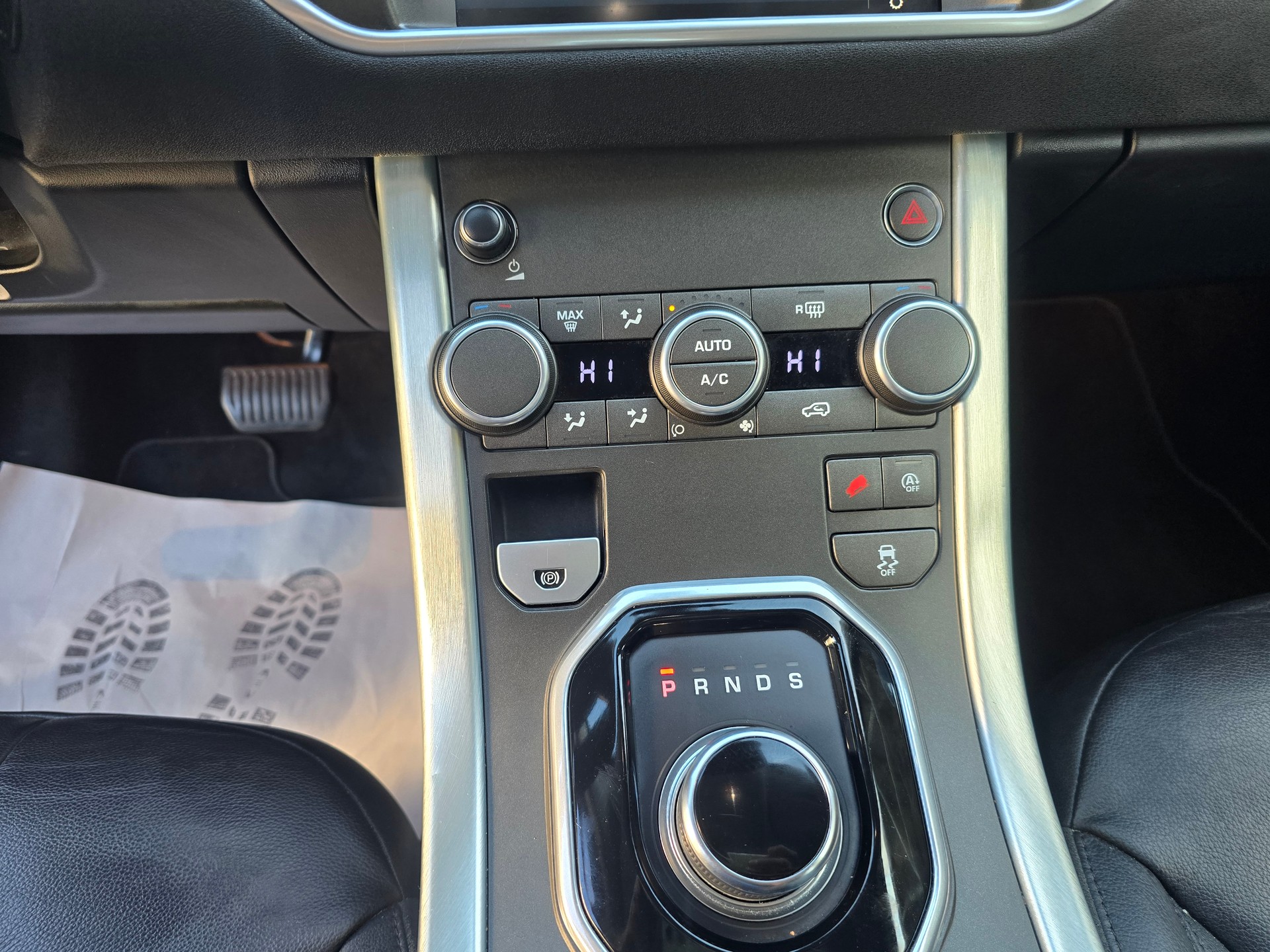 LAND ROVER Range Rover Evoque 2.0 TD4 SE Dynamic AT9-image-23