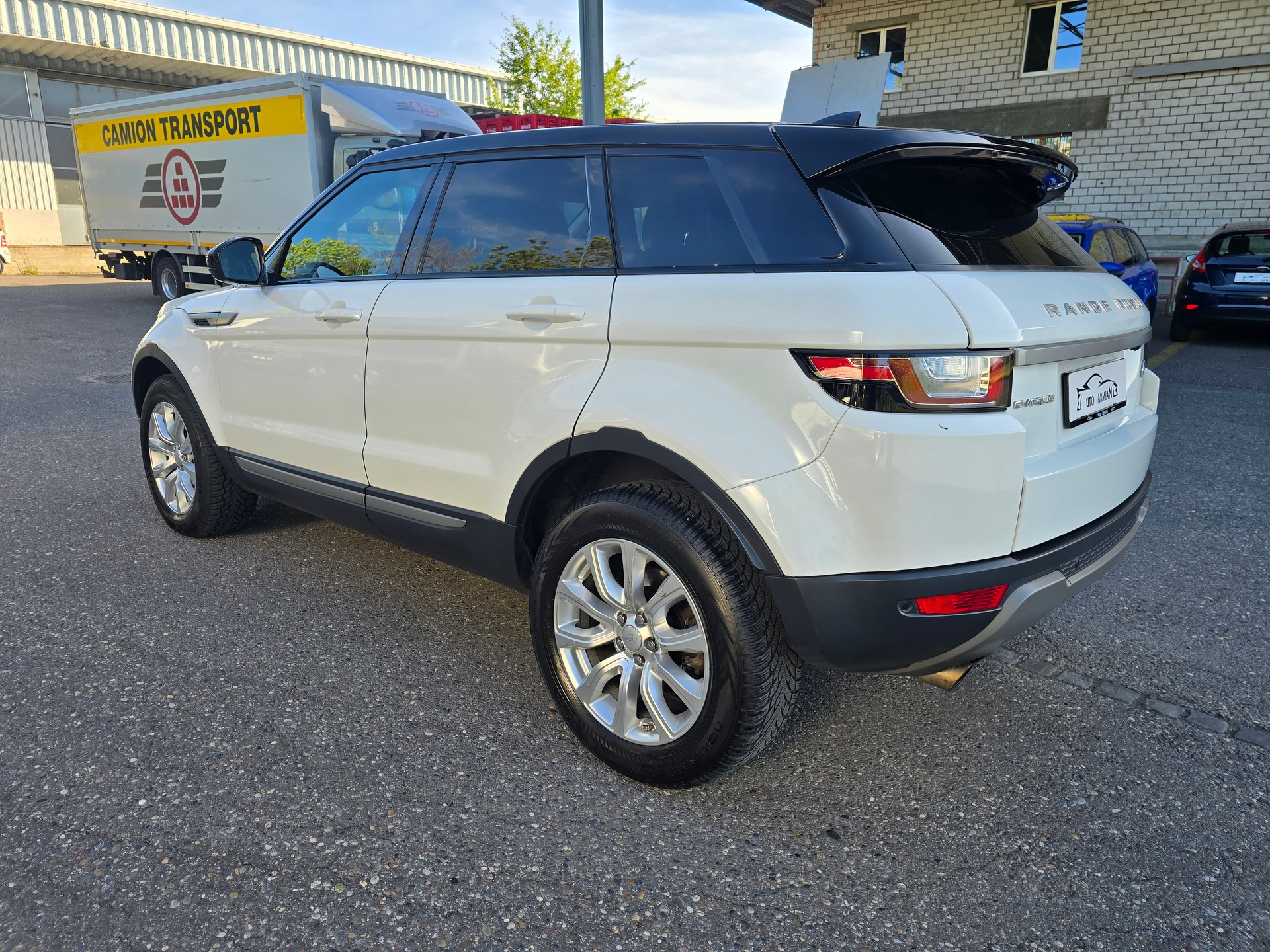 LAND ROVER Range Rover Evoque 2.0 TD4 SE Dynamic AT9-image-4