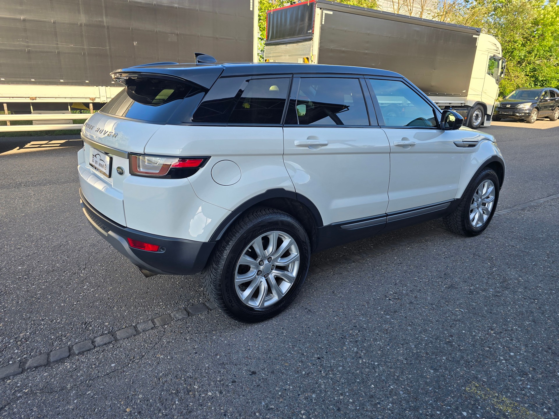 LAND ROVER Range Rover Evoque 2.0 TD4 SE Dynamic AT9-image-5
