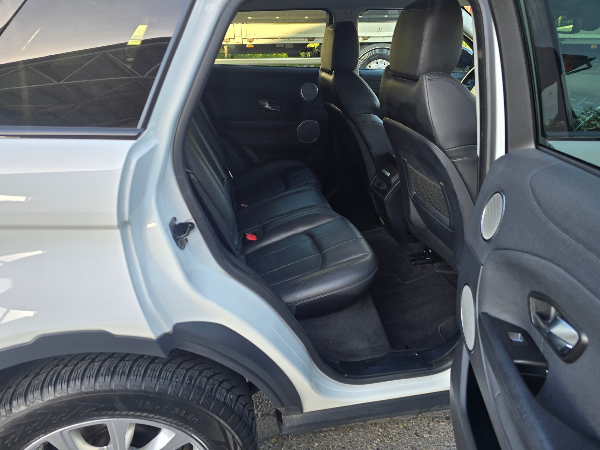 LAND ROVER Range Rover Evoque 2.0 TD4 SE Dynamic AT9-image-12