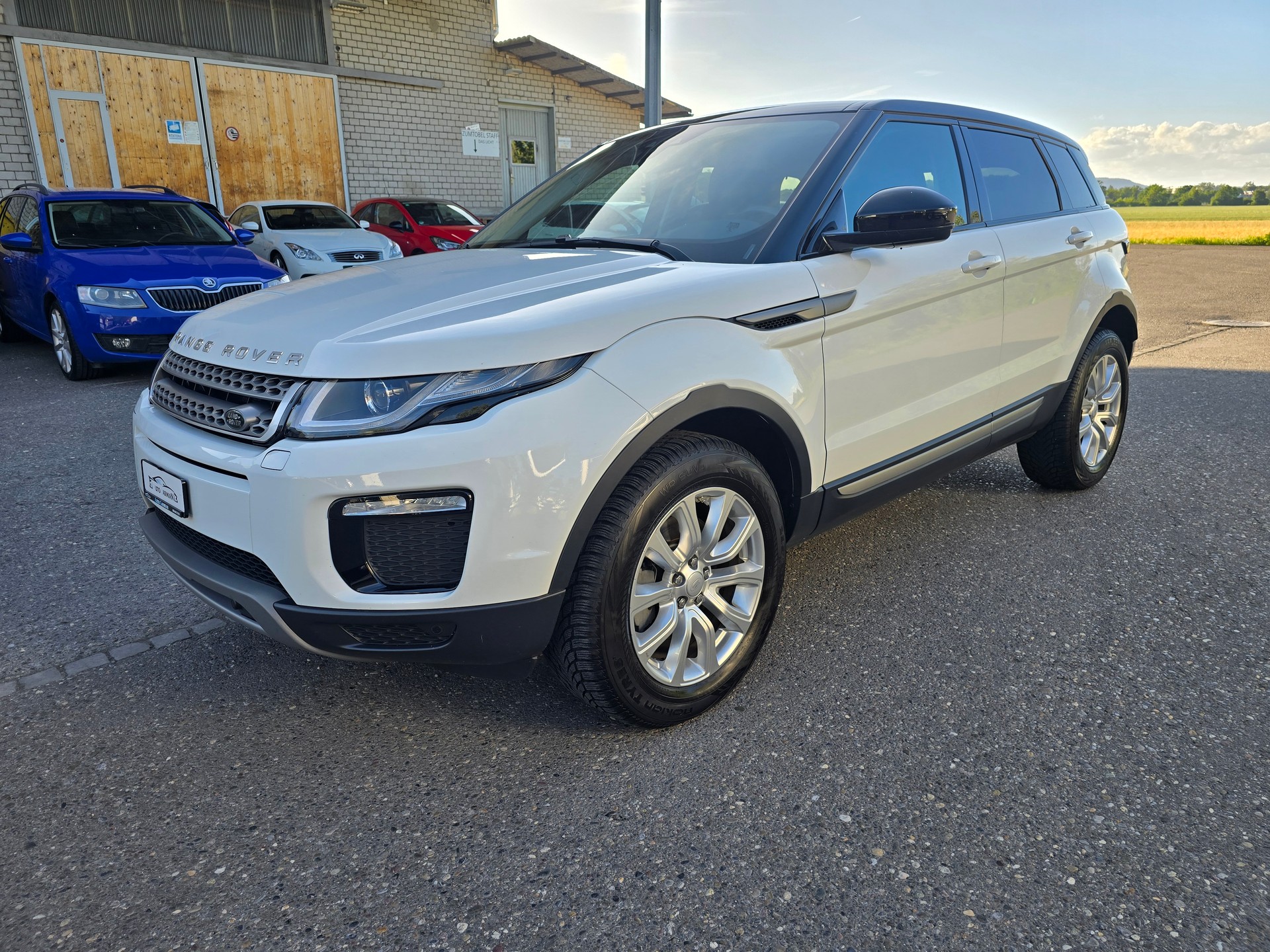 LAND ROVER Range Rover Evoque 2.0 TD4 SE Dynamic AT9-showroom-element-2