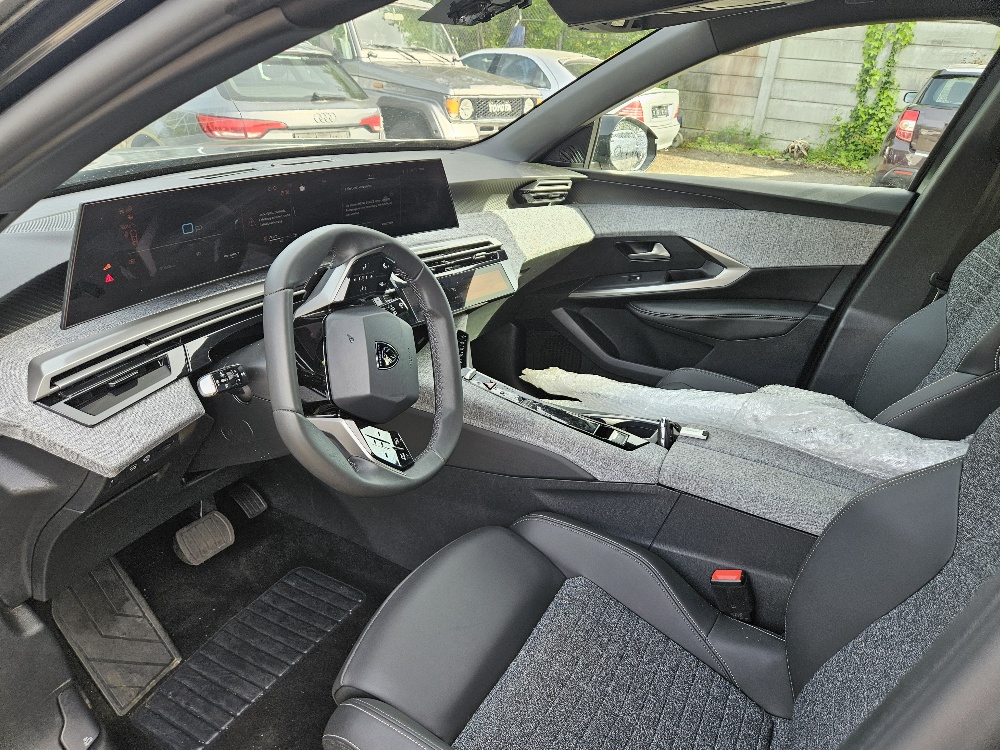 PEUGEOT 5008 145 Hybrid e-DCS6 Allure Premium-image-16