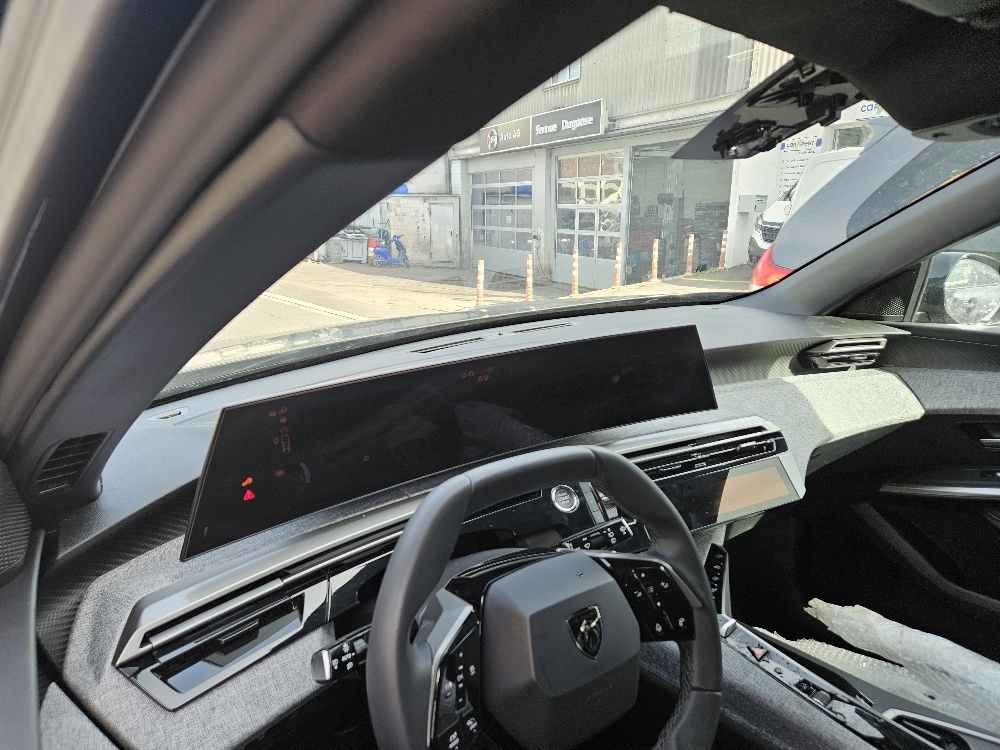 PEUGEOT 5008 145 Hybrid e-DCS6 Allure Premium-image-14