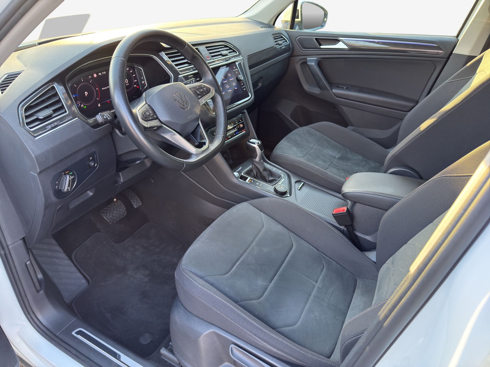 VW Tiguan 2.0 TDI SCR Elegance 4Motion DSG-image-7