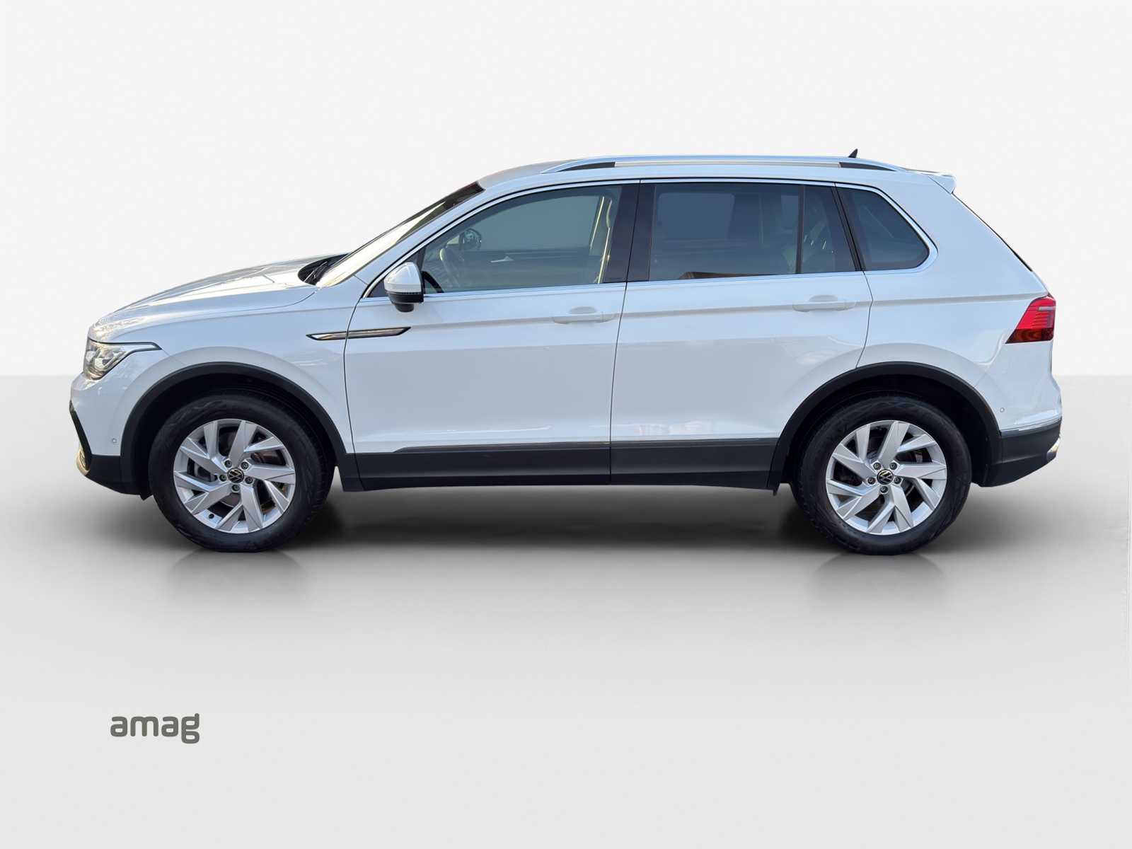 VW Tiguan 2.0 TDI SCR Elegance 4Motion DSG-image-1