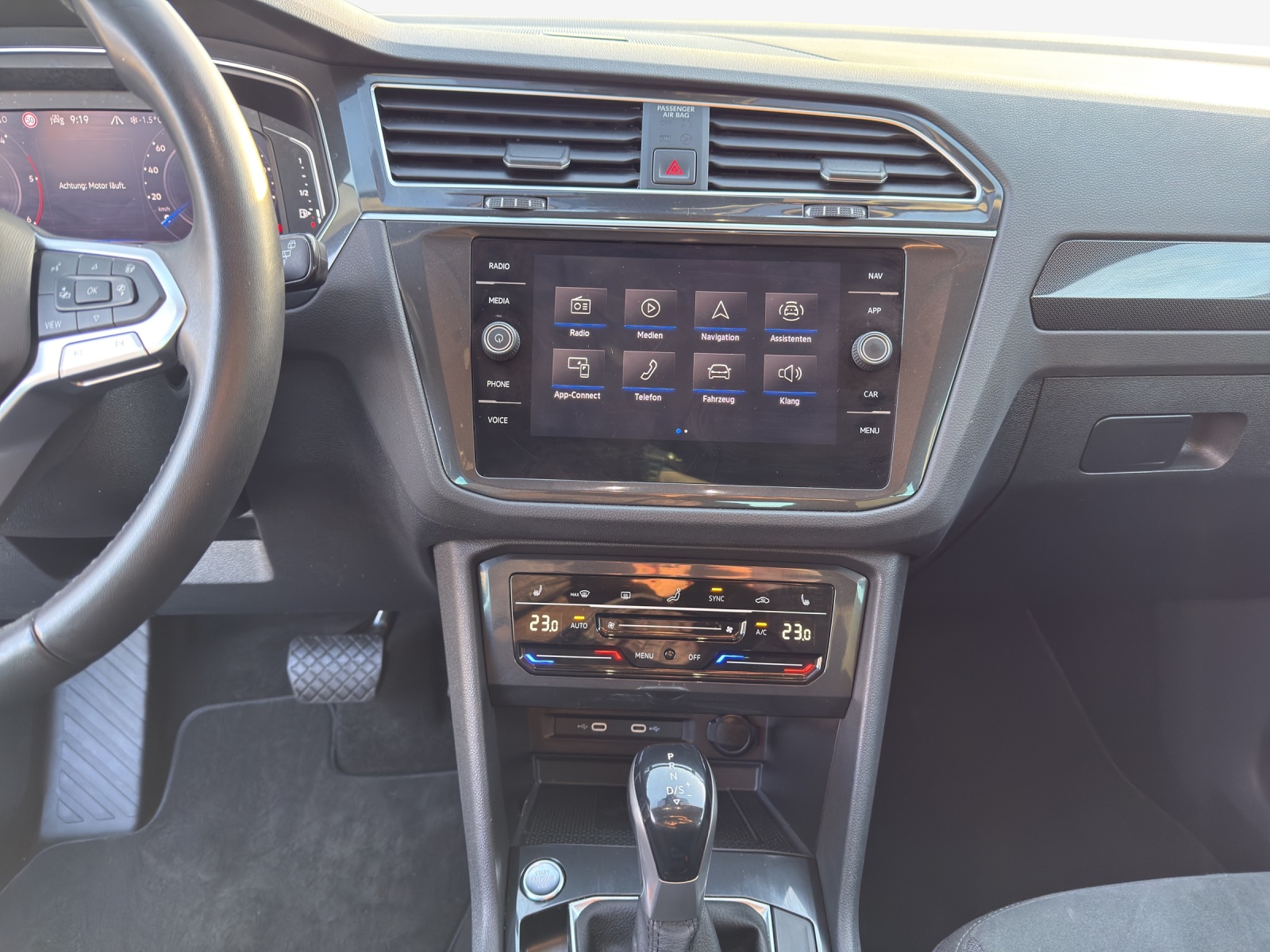 VW Tiguan 2.0 TDI SCR Elegance 4Motion DSG-image-10