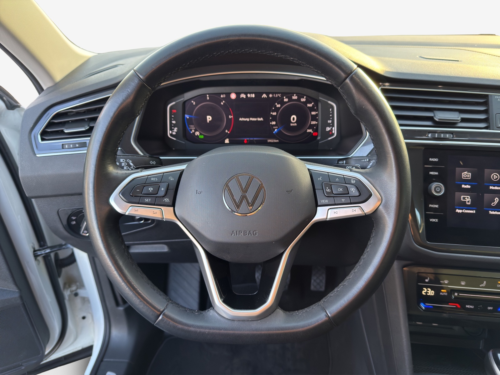 VW Tiguan 2.0 TDI SCR Elegance 4Motion DSG-image-9