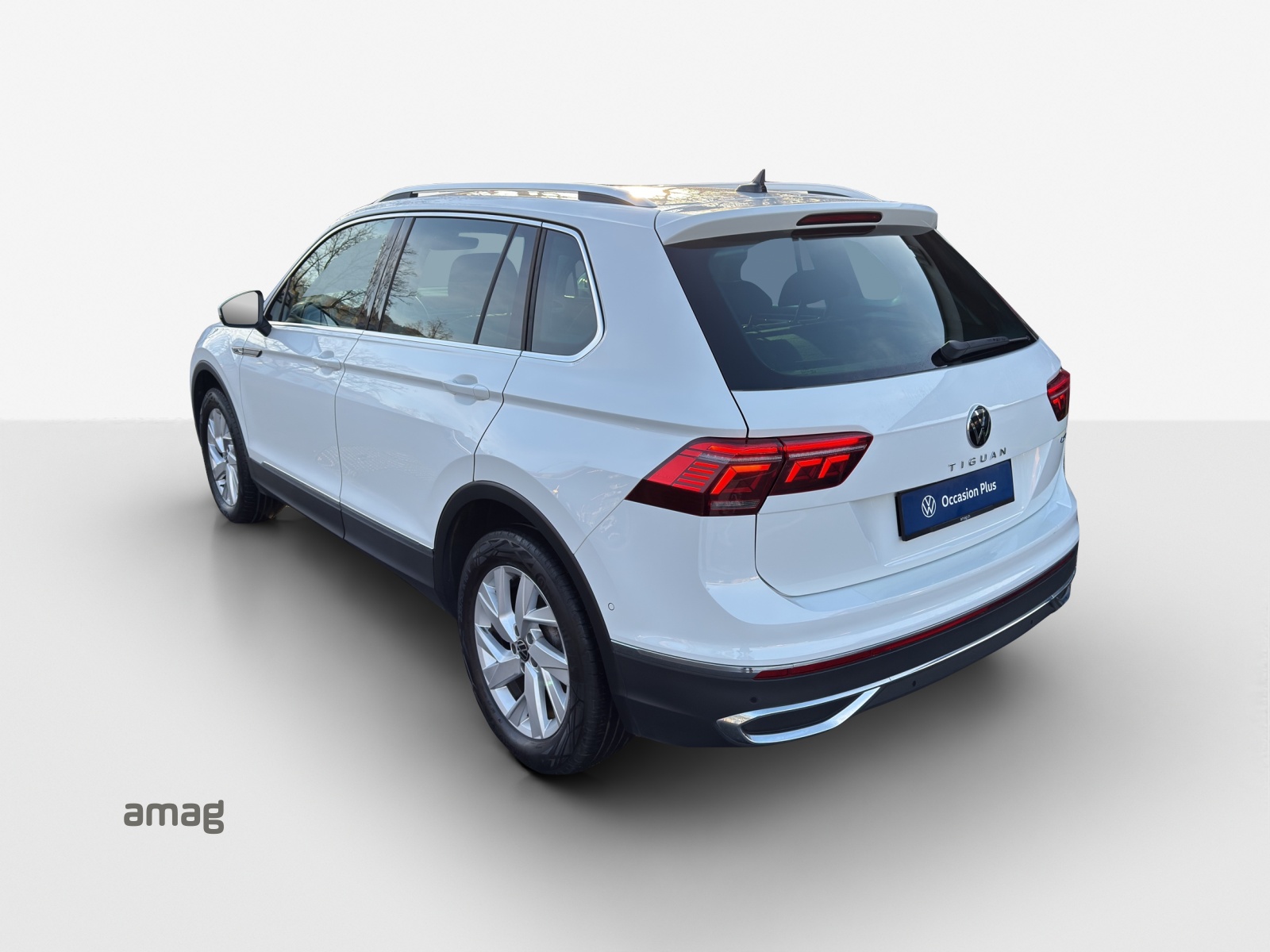 VW Tiguan 2.0 TDI SCR Elegance 4Motion DSG-image-2