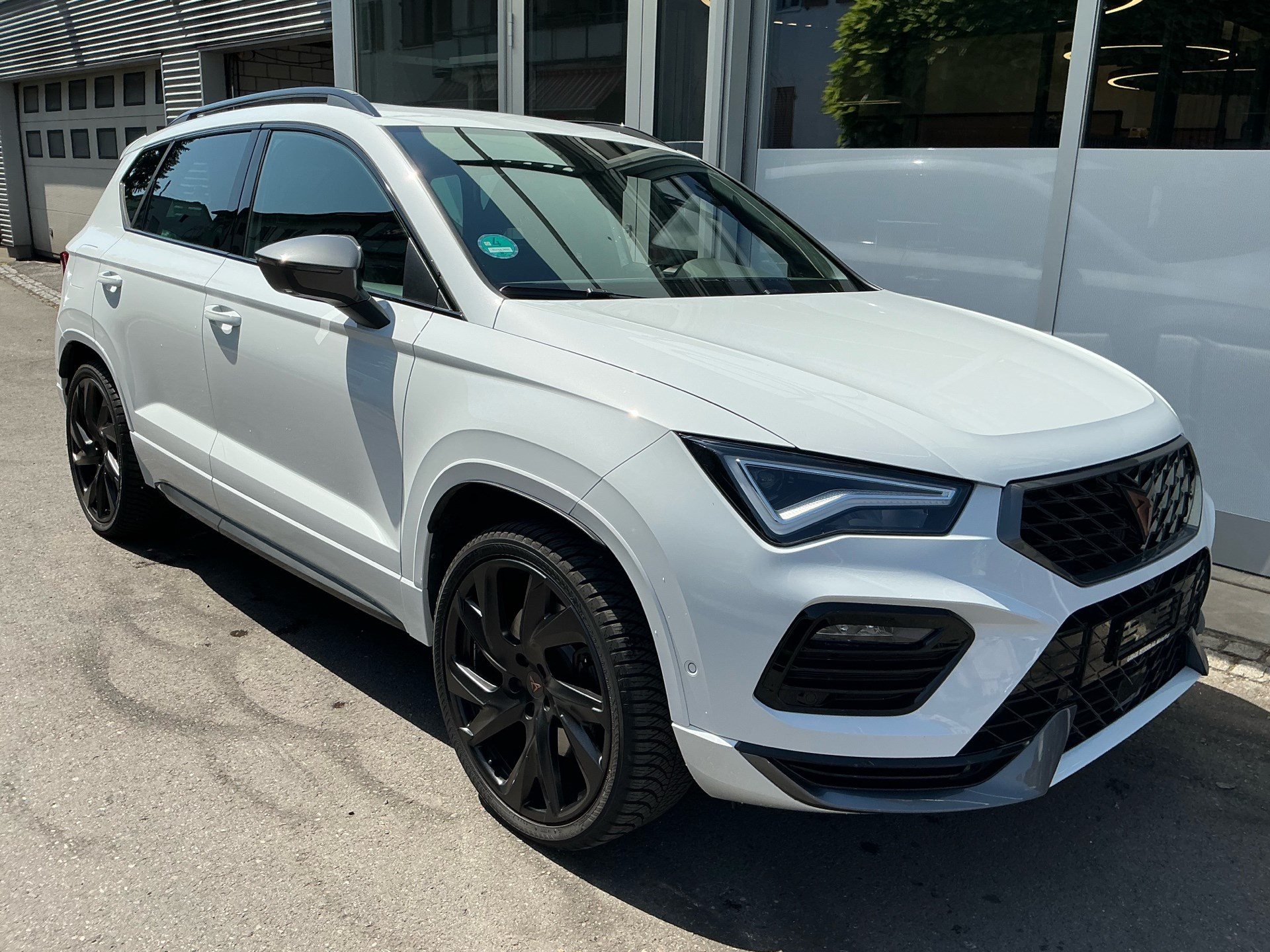 CUPRA Ateca VZ 4Drive *** NUR 8'900 KM ***-image-2
