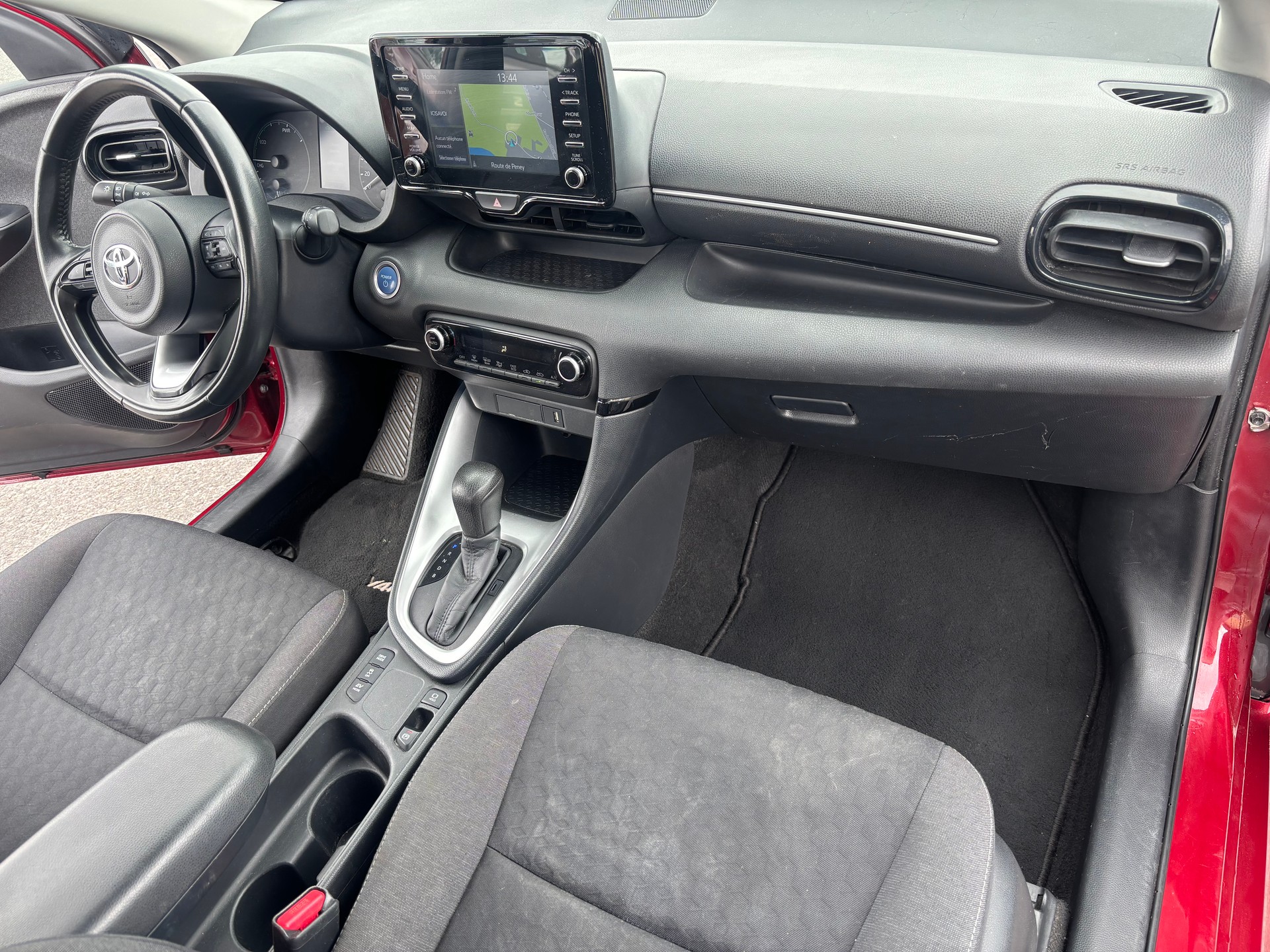 TOYOTA Yaris 1.5 Comfort e-CVT-image-12
