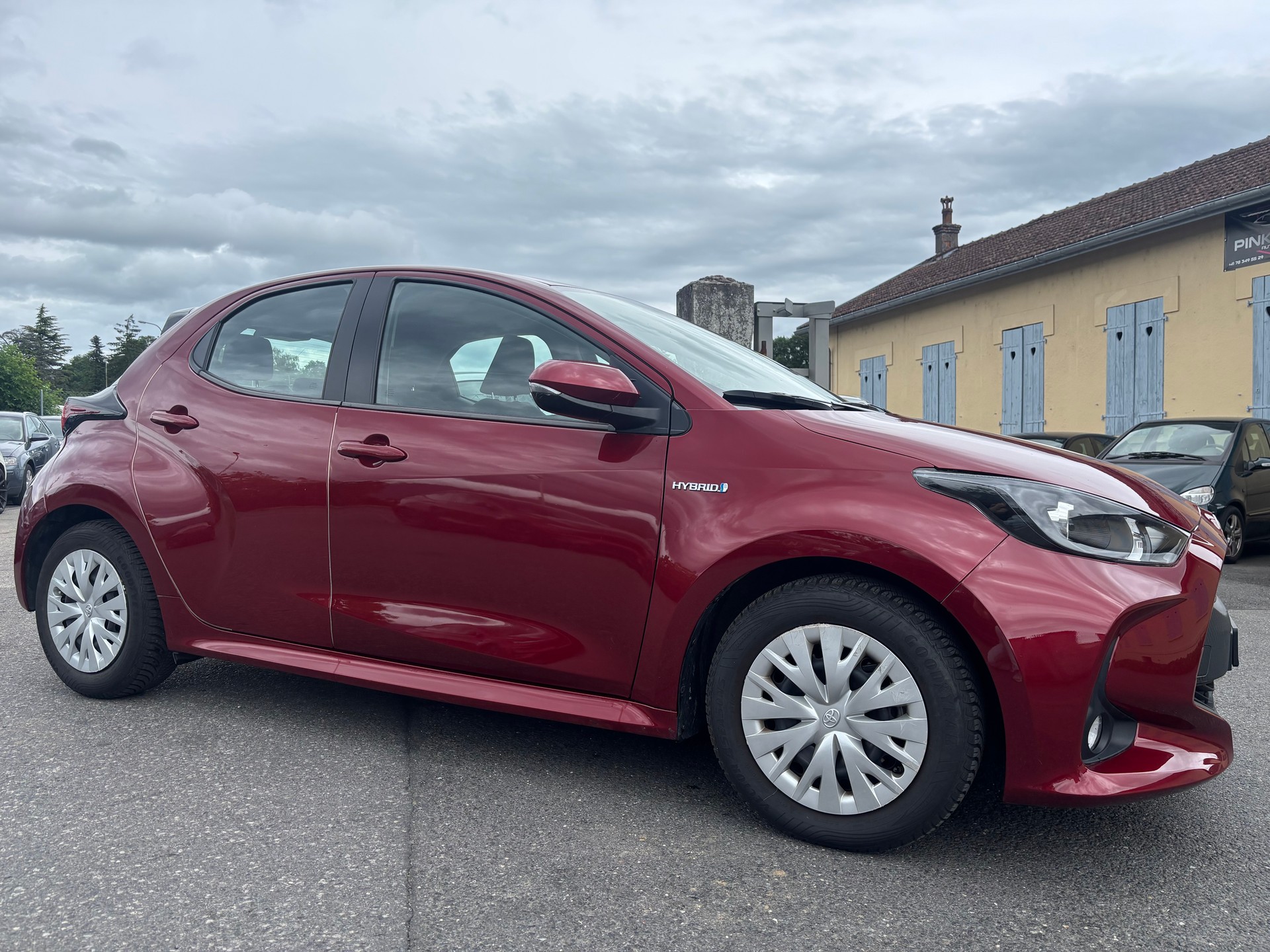 TOYOTA Yaris 1.5 Comfort e-CVT-image-2