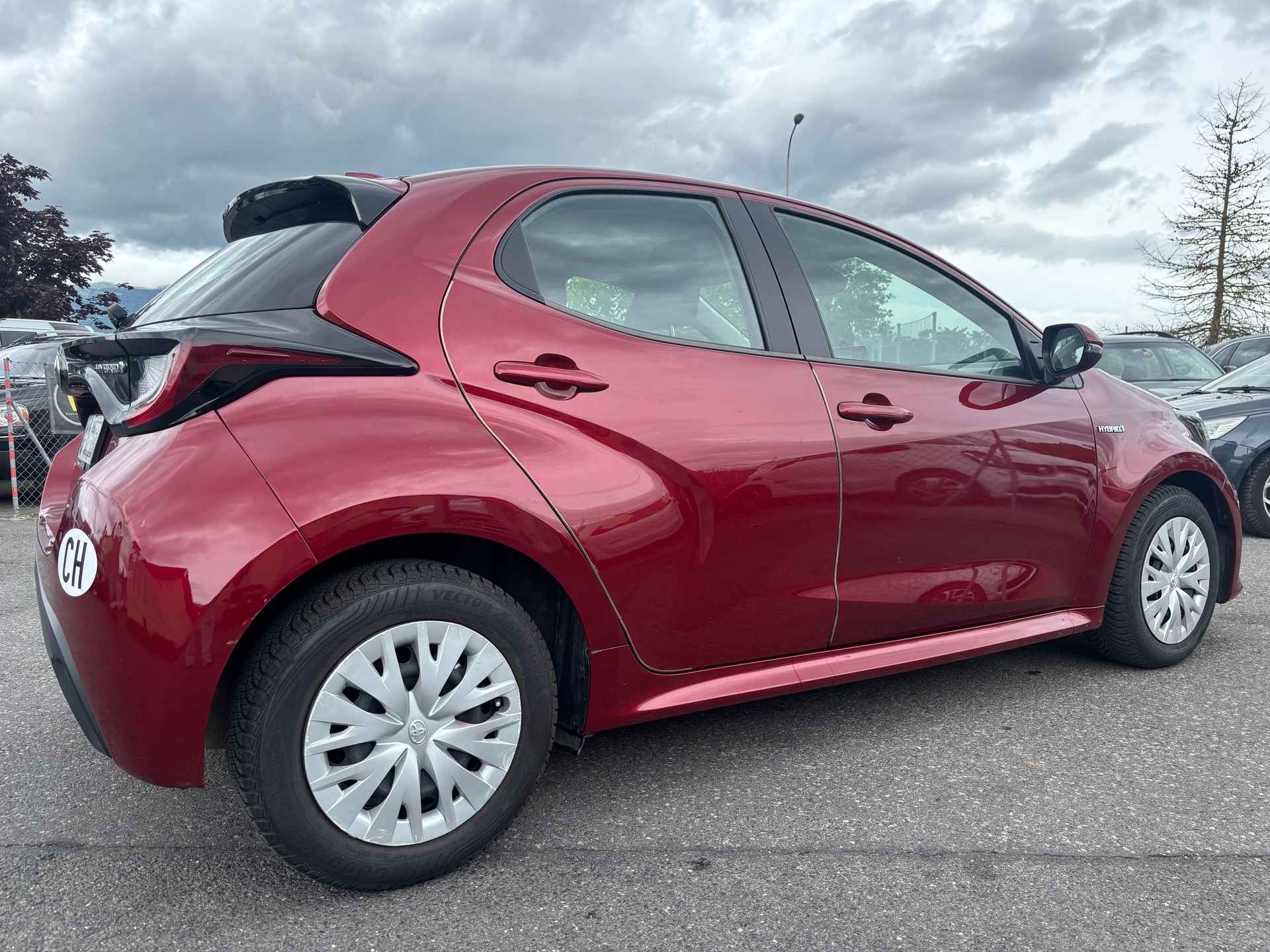 TOYOTA Yaris 1.5 Comfort e-CVT-image-3