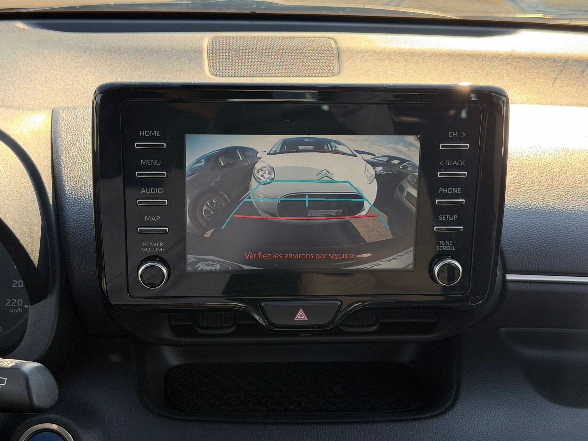 TOYOTA Yaris 1.5 Comfort e-CVT-image-8