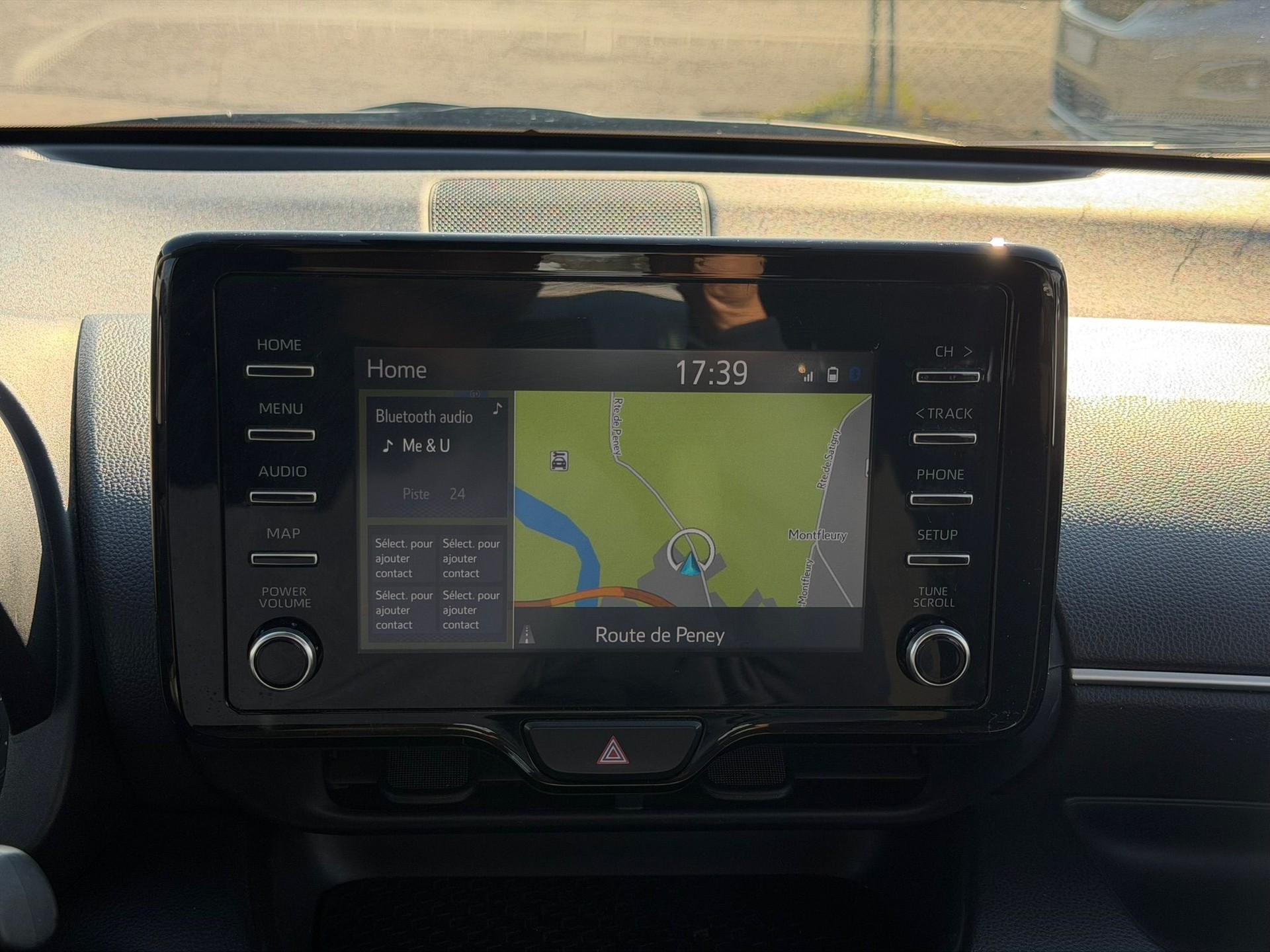 TOYOTA Yaris 1.5 Comfort e-CVT-image-9