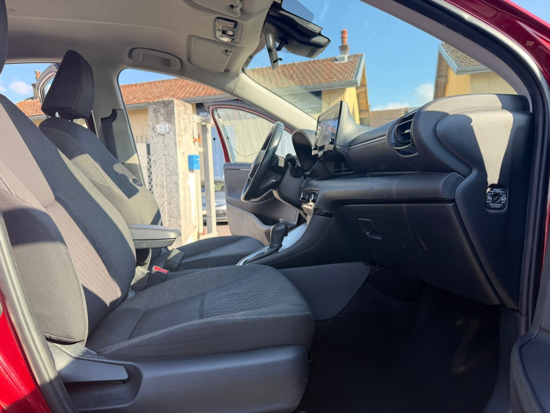 TOYOTA Yaris 1.5 Comfort e-CVT-image-13