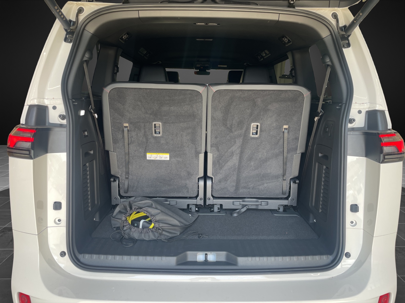 VW ID.Buzz LWB GTX 4 Motion-image-12