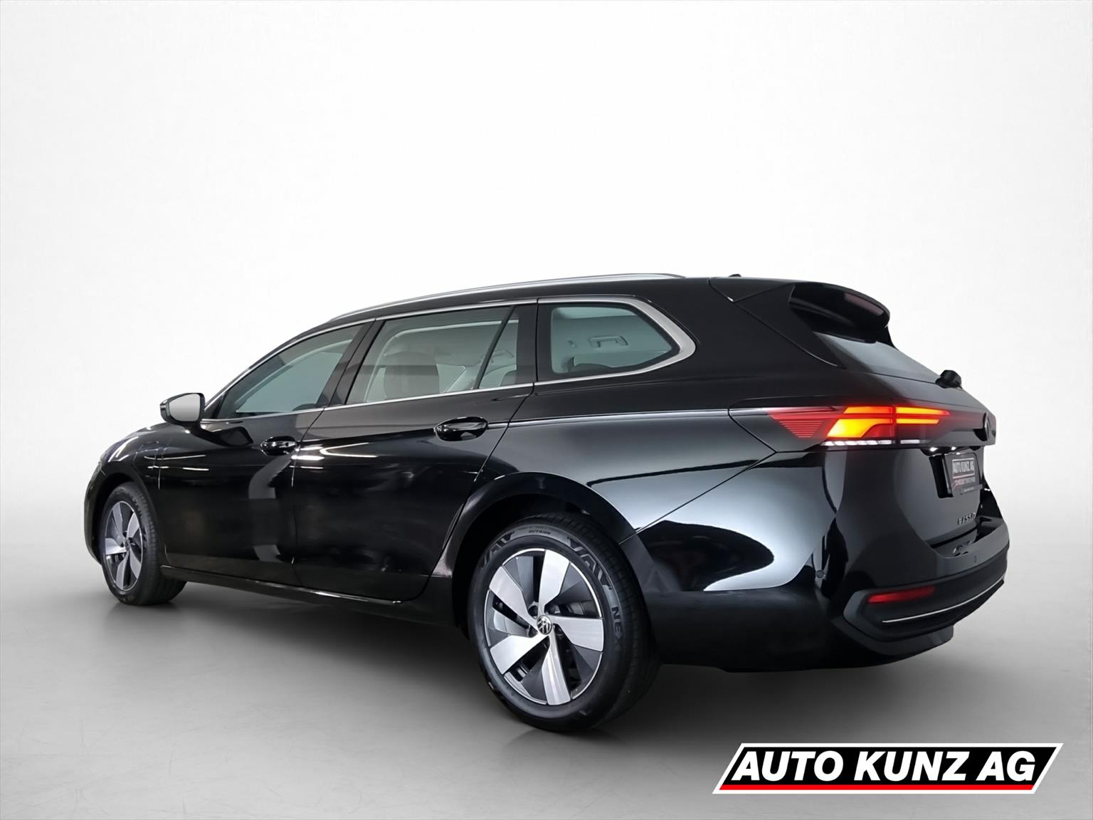 VW Passat Variant 1.5 TSI evo2 Plug-In- Hybrid Busine-image-3