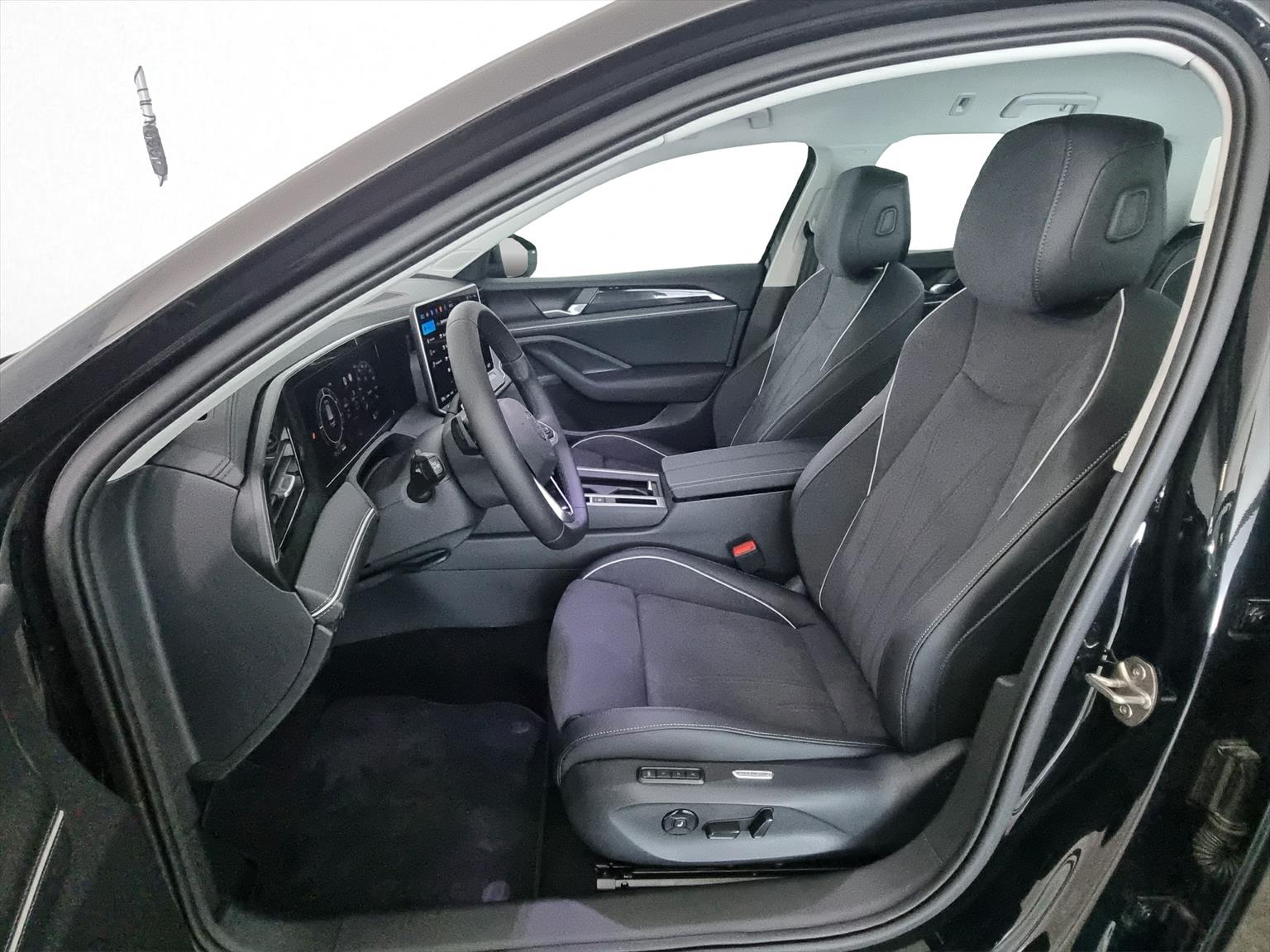 VW Passat Variant 1.5 TSI evo2 Plug-In- Hybrid Busine-image-5
