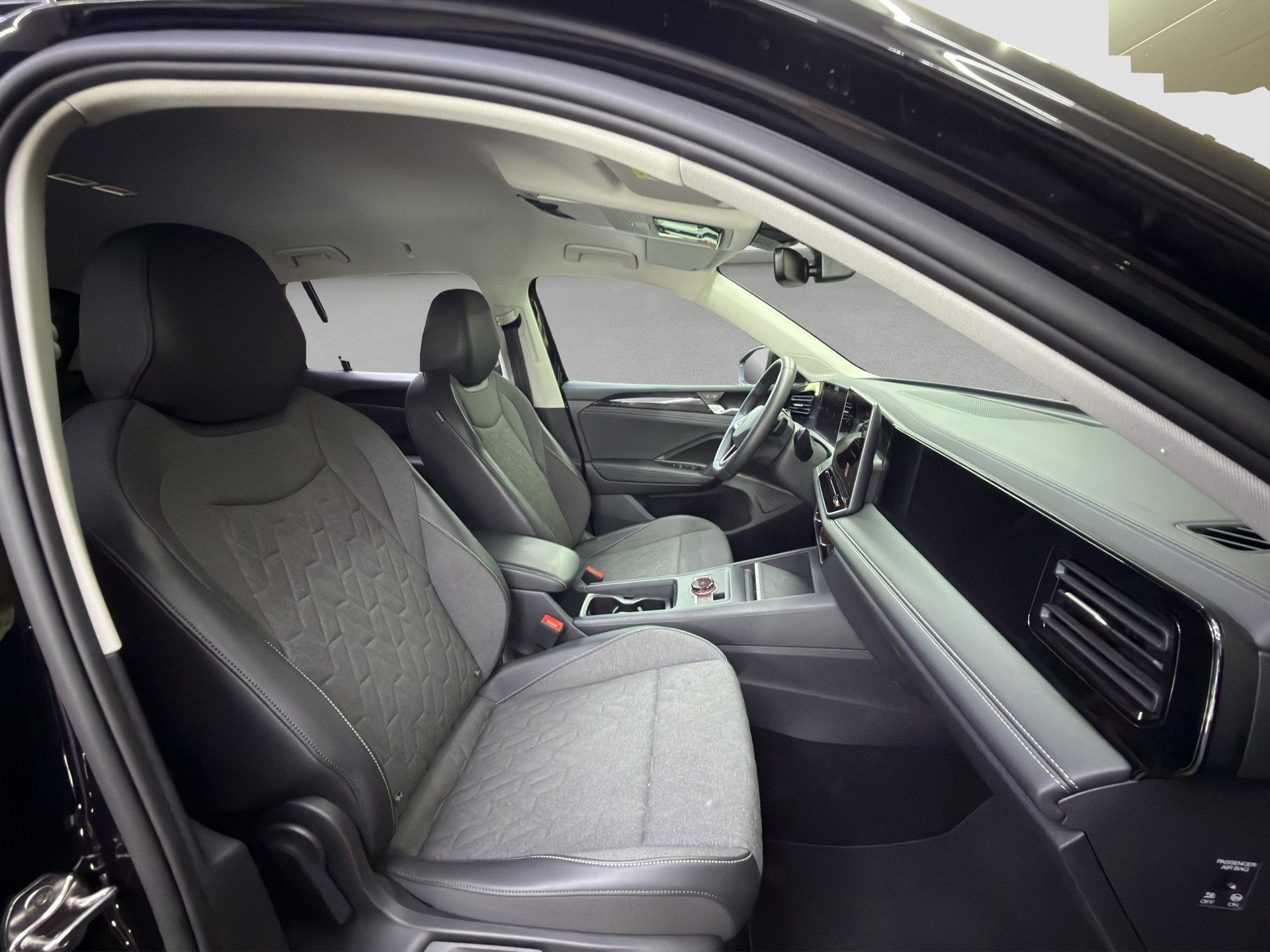 VW Tiguan 2.0 TDI SCR Life DSG-image-13