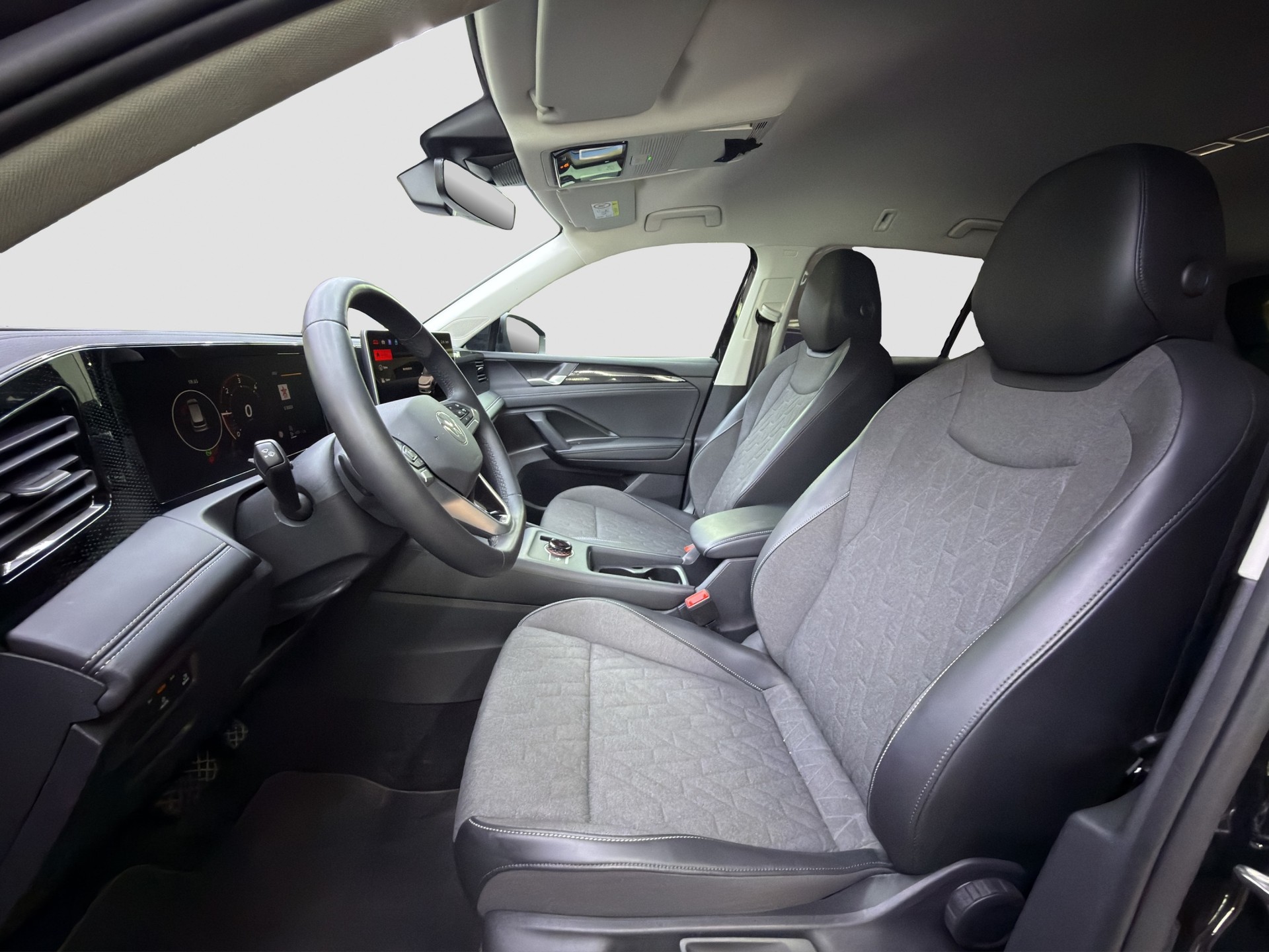 VW Tiguan 2.0 TDI SCR Life DSG-image-11