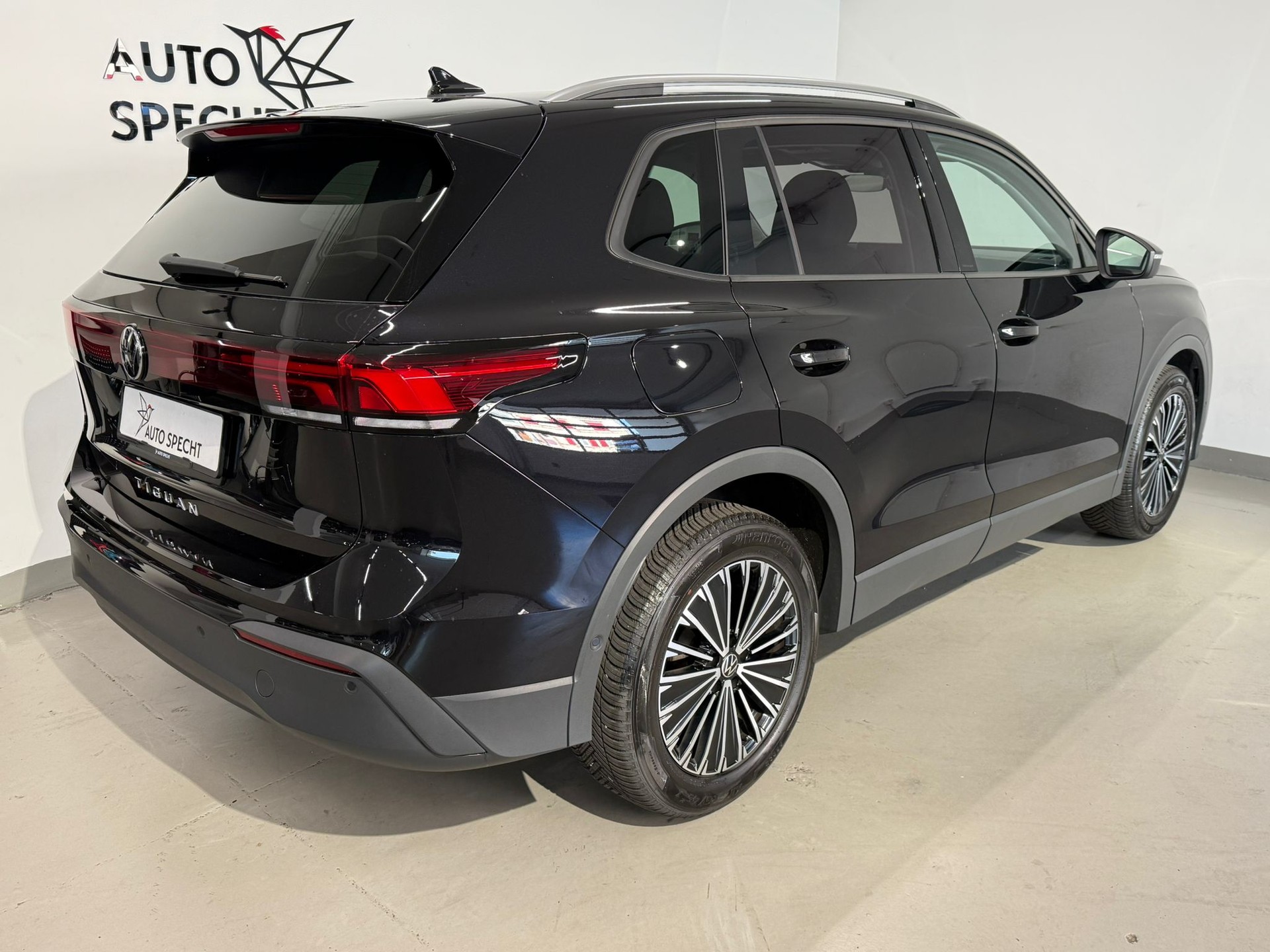 VW Tiguan 2.0 TDI SCR Life DSG-image-3