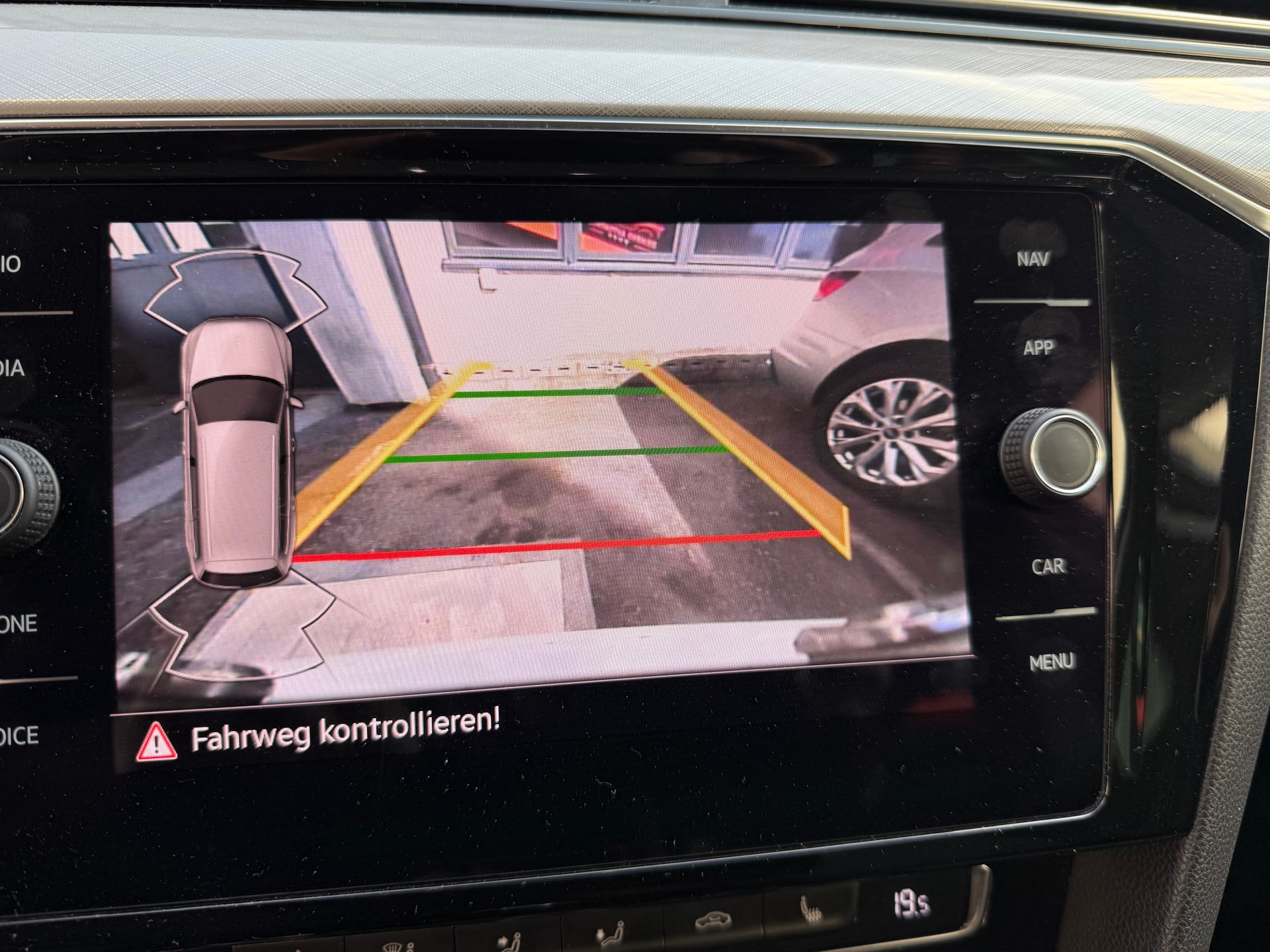 VW Passat 2.0 TDI BMT Business DSG RF-Kamera-image-7
