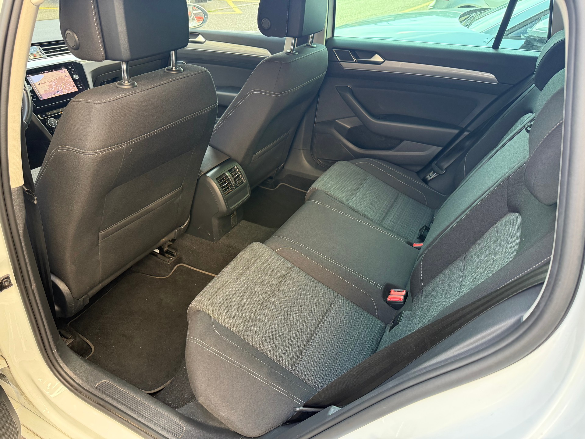 VW Passat 2.0 TDI BMT Business DSG RF-Kamera-image-6