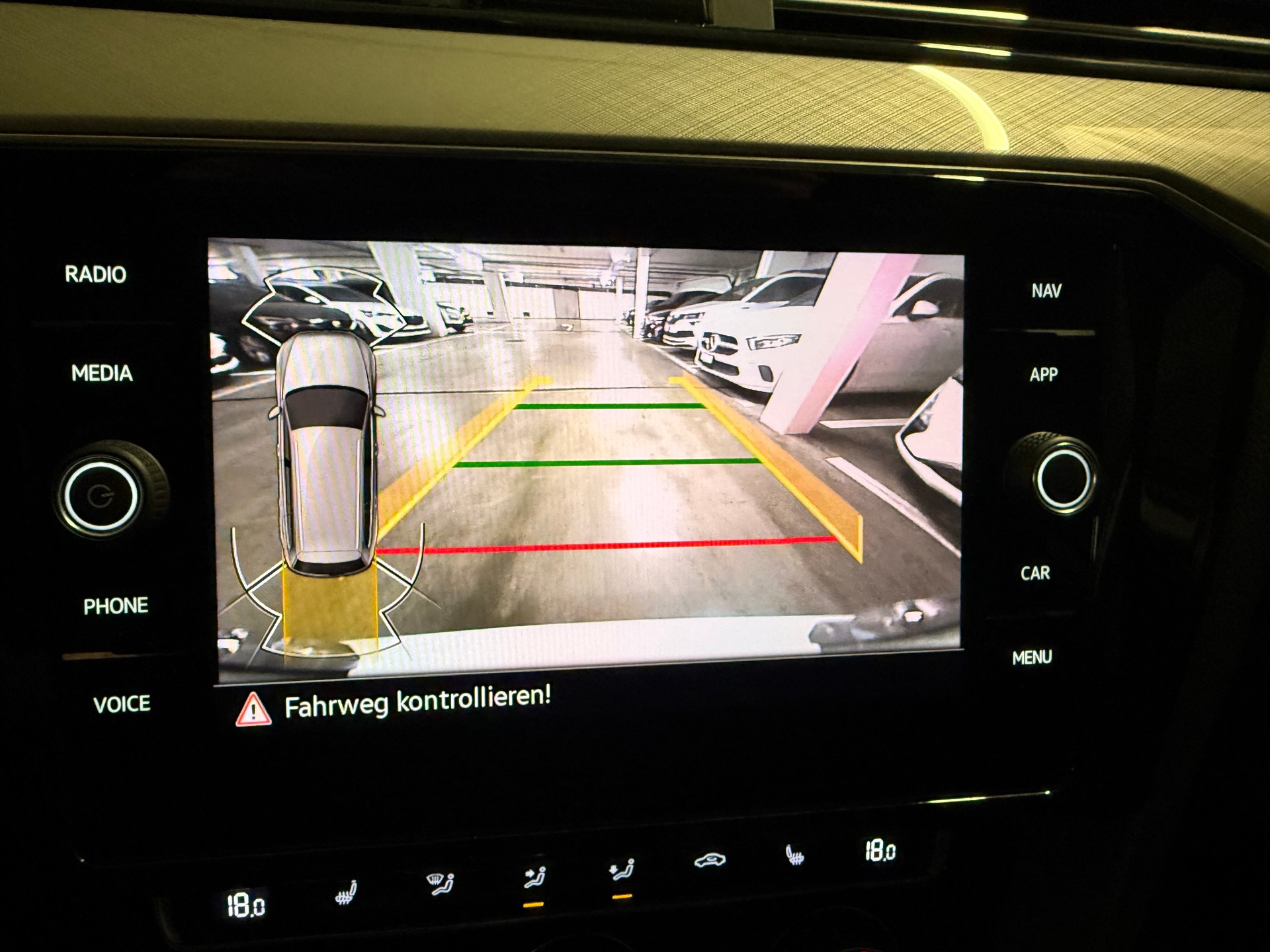 VW Passat 2.0 TDI BMT Business DSG RF-Kamera-image-11