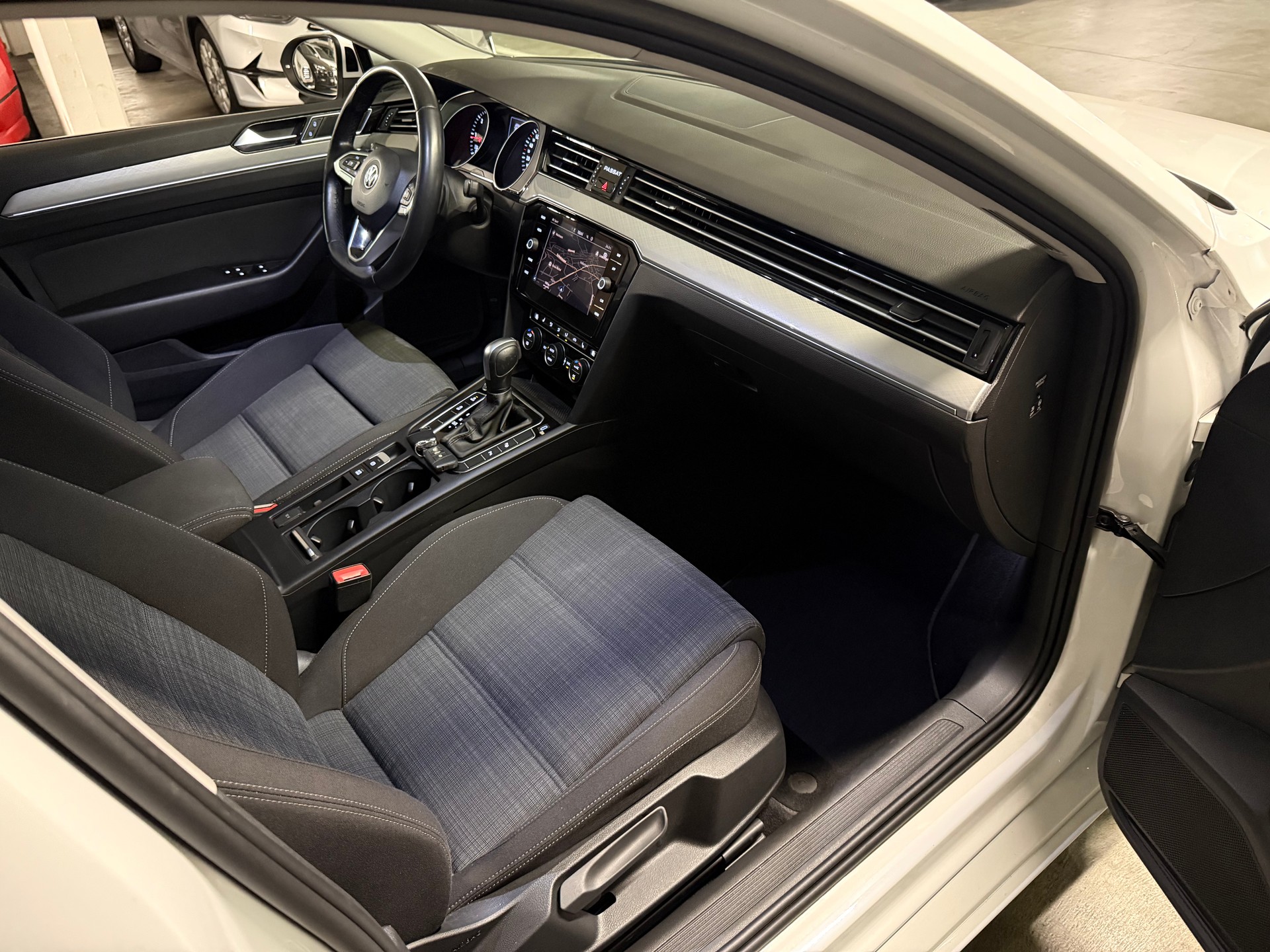 VW Passat 2.0 TDI BMT Business DSG RF-Kamera-image-9