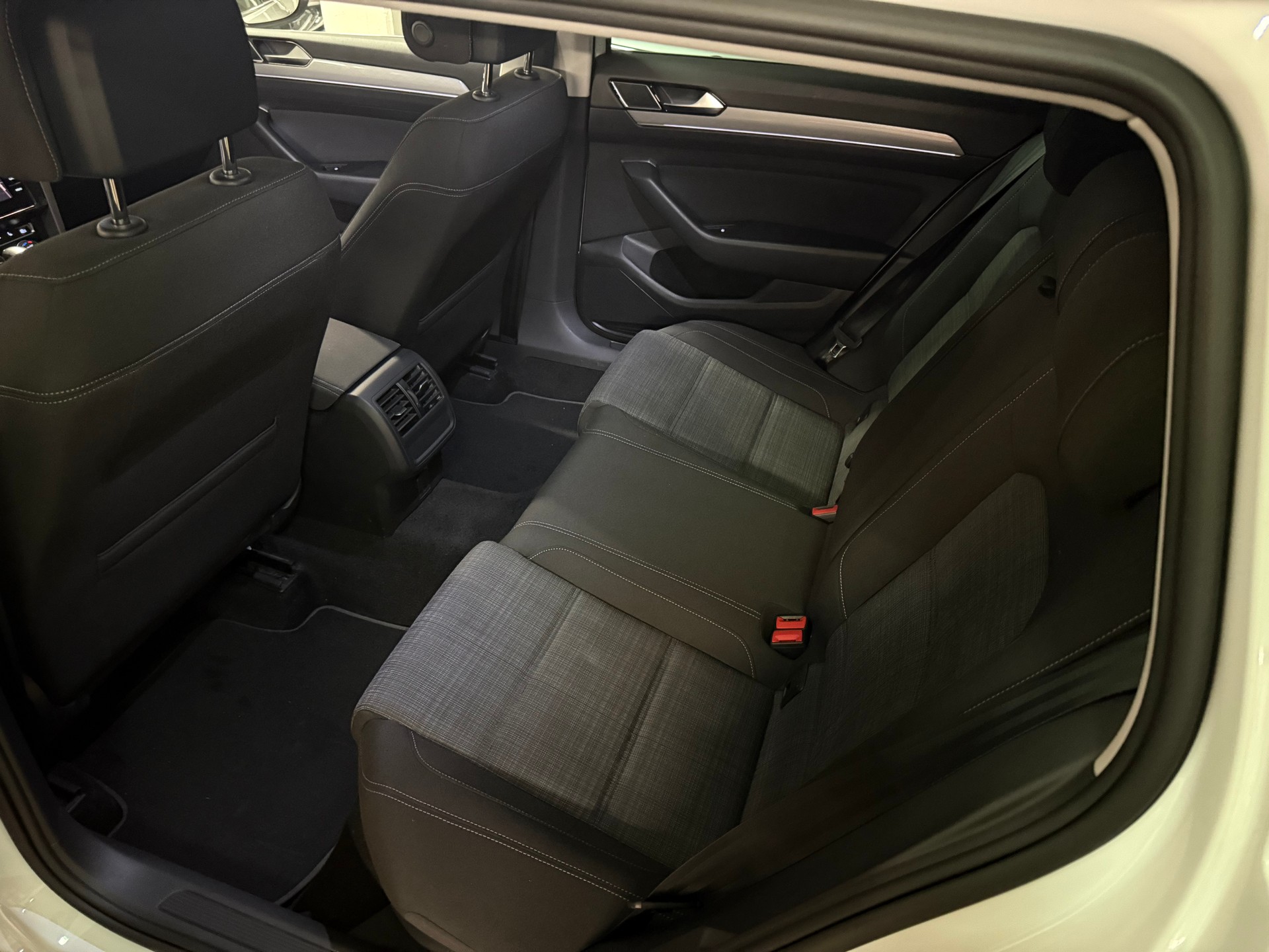 VW Passat 2.0 TDI BMT Business DSG RF-Kamera-image-10