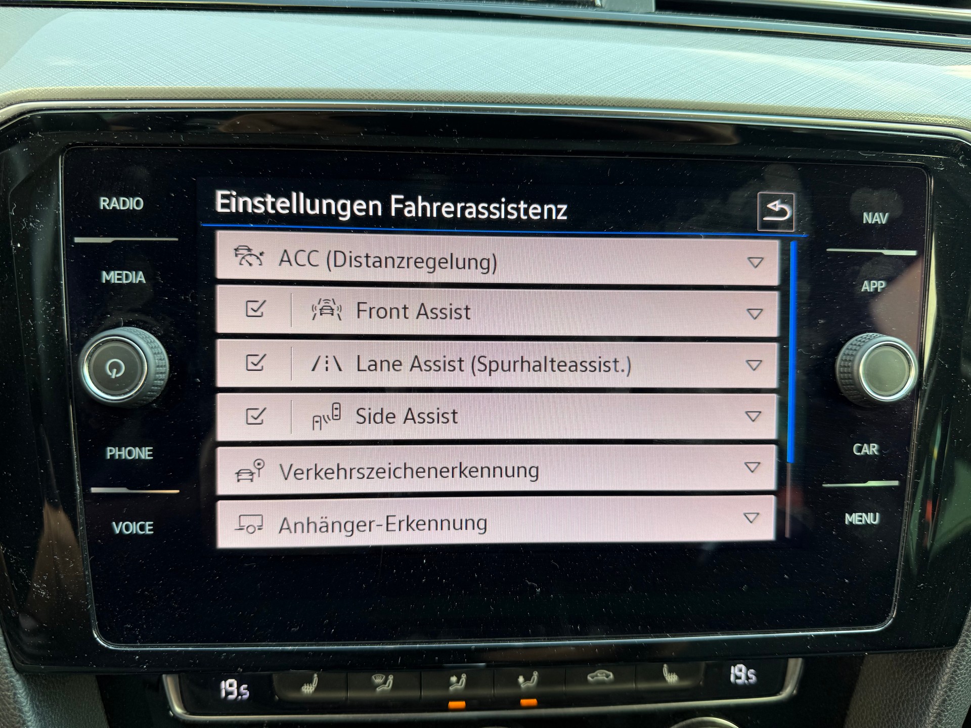 VW Passat 2.0 TDI BMT Business DSG RF-Kamera-image-12