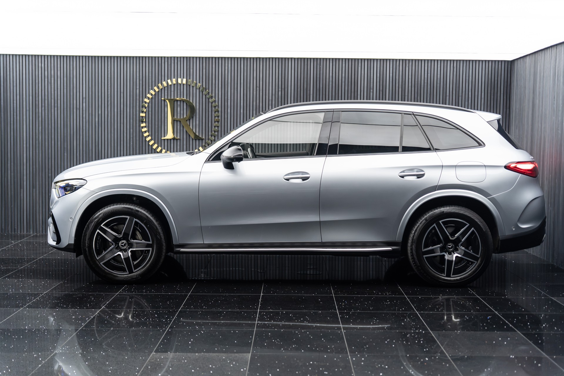 MERCEDES-BENZ GLC 400 e 4Matic 9G-Tronic AMG-Line-image-2