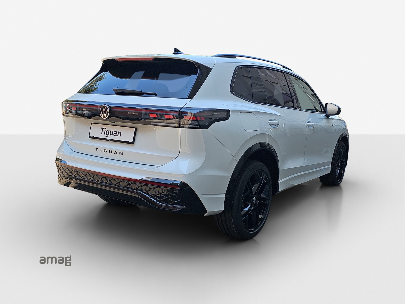 VW Tiguan 2.0 TSI DSG R-Line Plus 4Motion-image-4