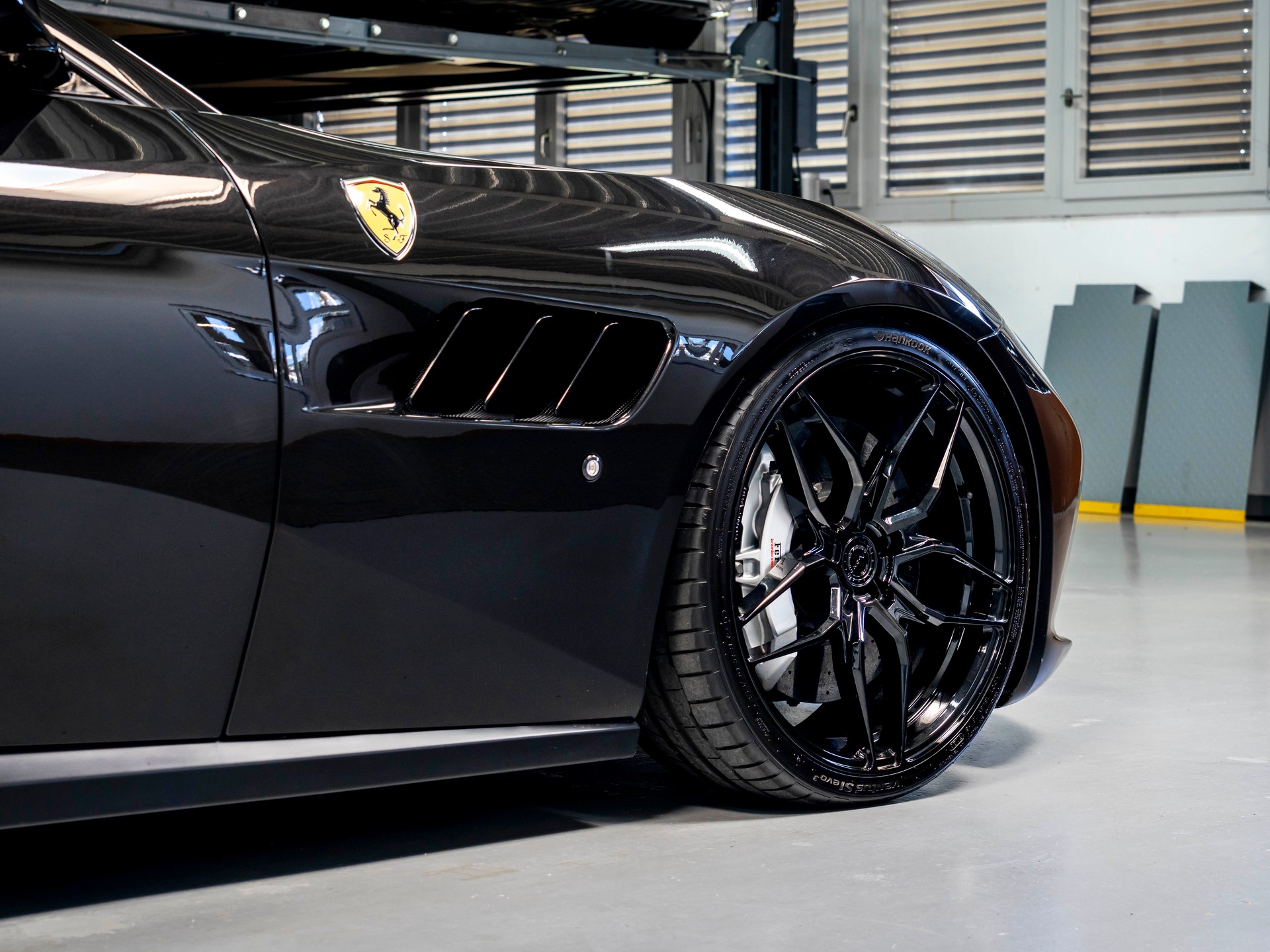 FERRARI GTC 4 Lusso-image-10