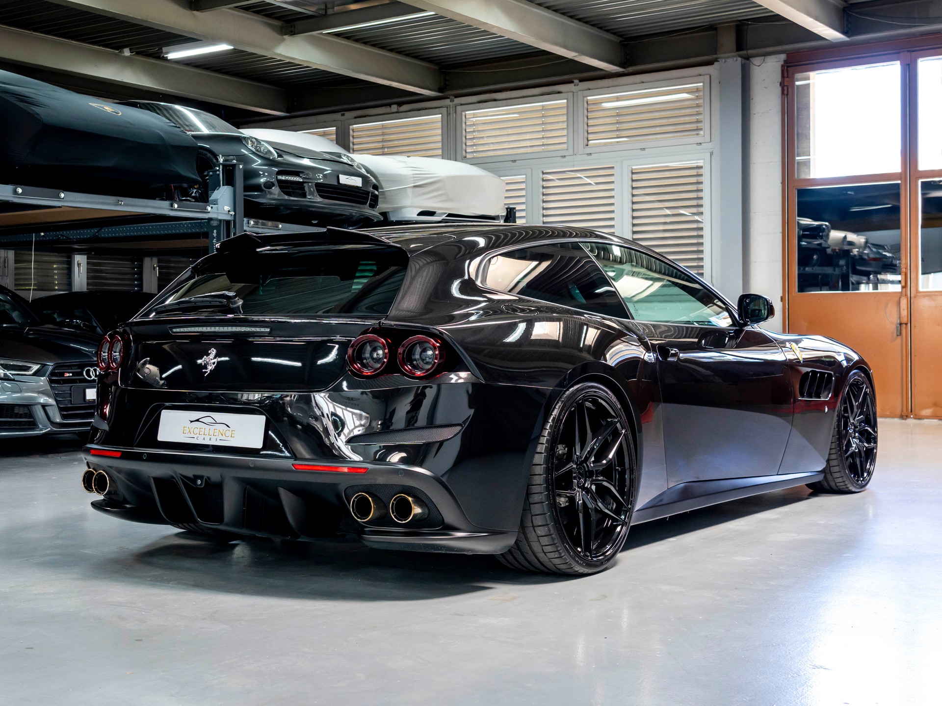 FERRARI GTC 4 Lusso-showroom-element-3