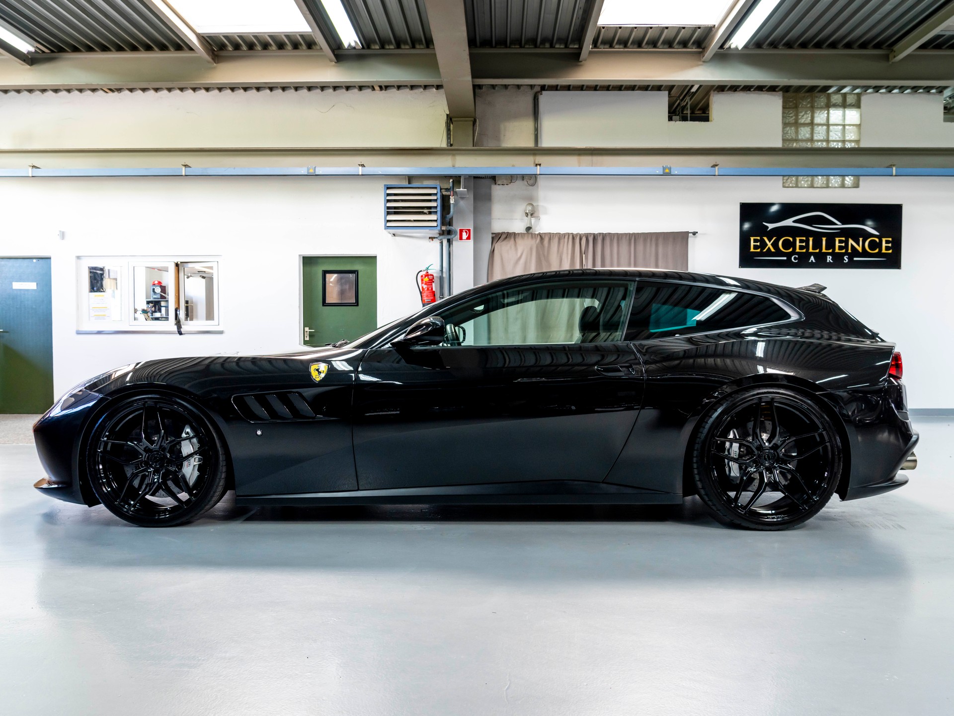 FERRARI GTC 4 Lusso-image-6