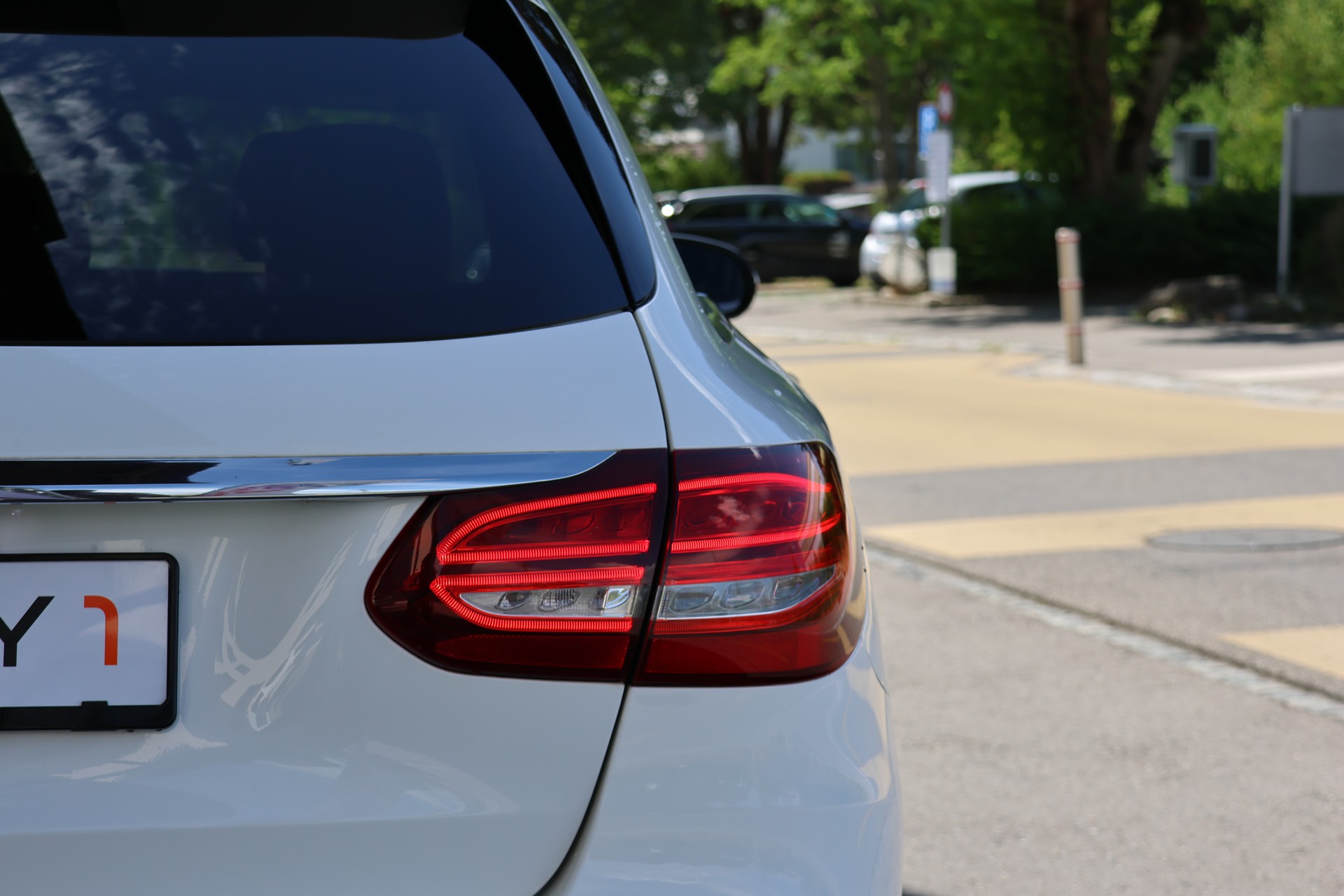 MERCEDES-BENZ C 300 AMG Line 7G-Tronic-image-5
