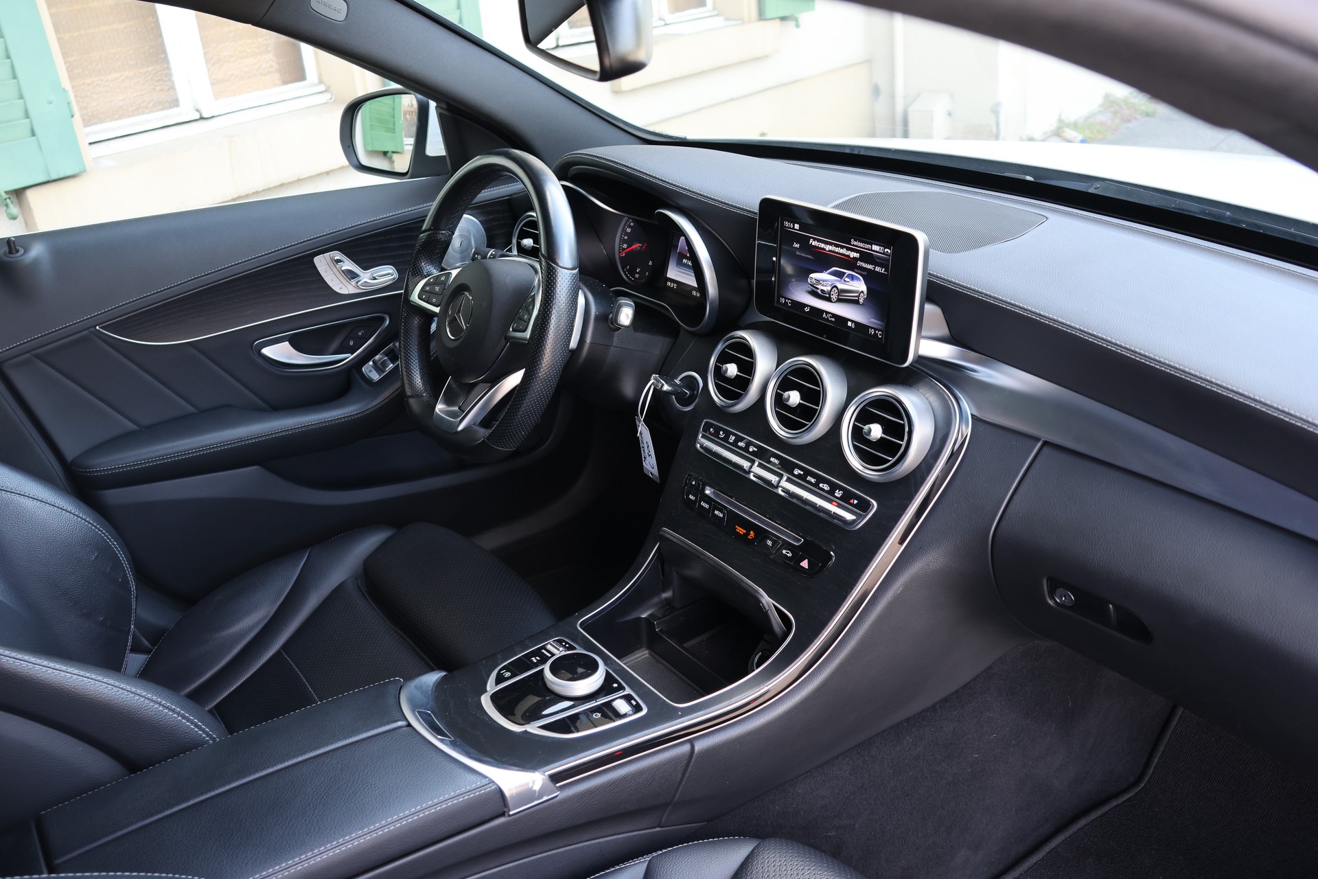 MERCEDES-BENZ C 300 AMG Line 7G-Tronic-image-7