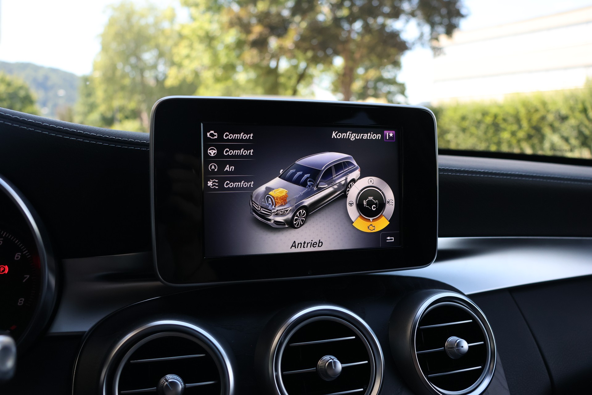 MERCEDES-BENZ C 300 AMG Line 7G-Tronic-image-21