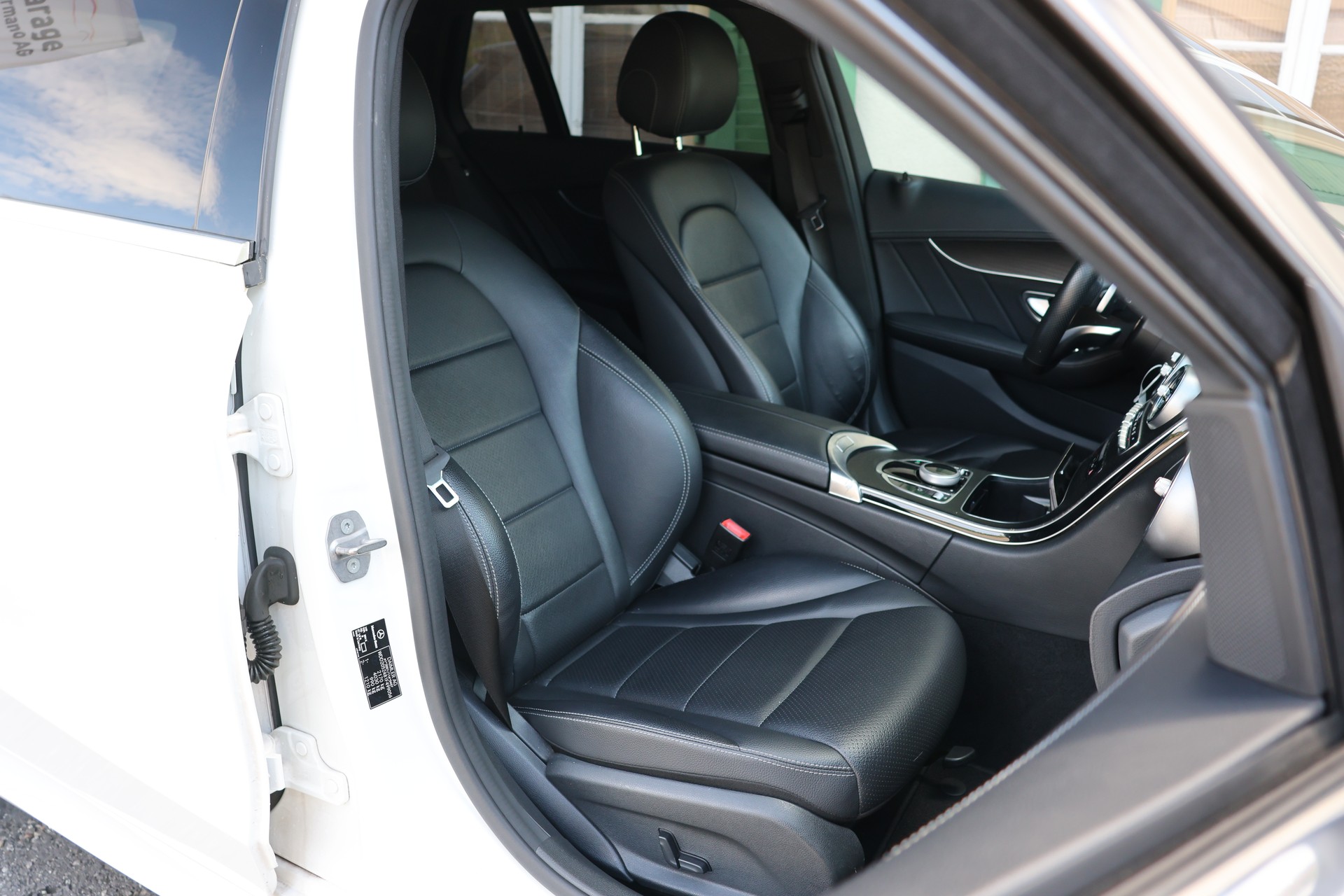MERCEDES-BENZ C 300 AMG Line 7G-Tronic-image-8