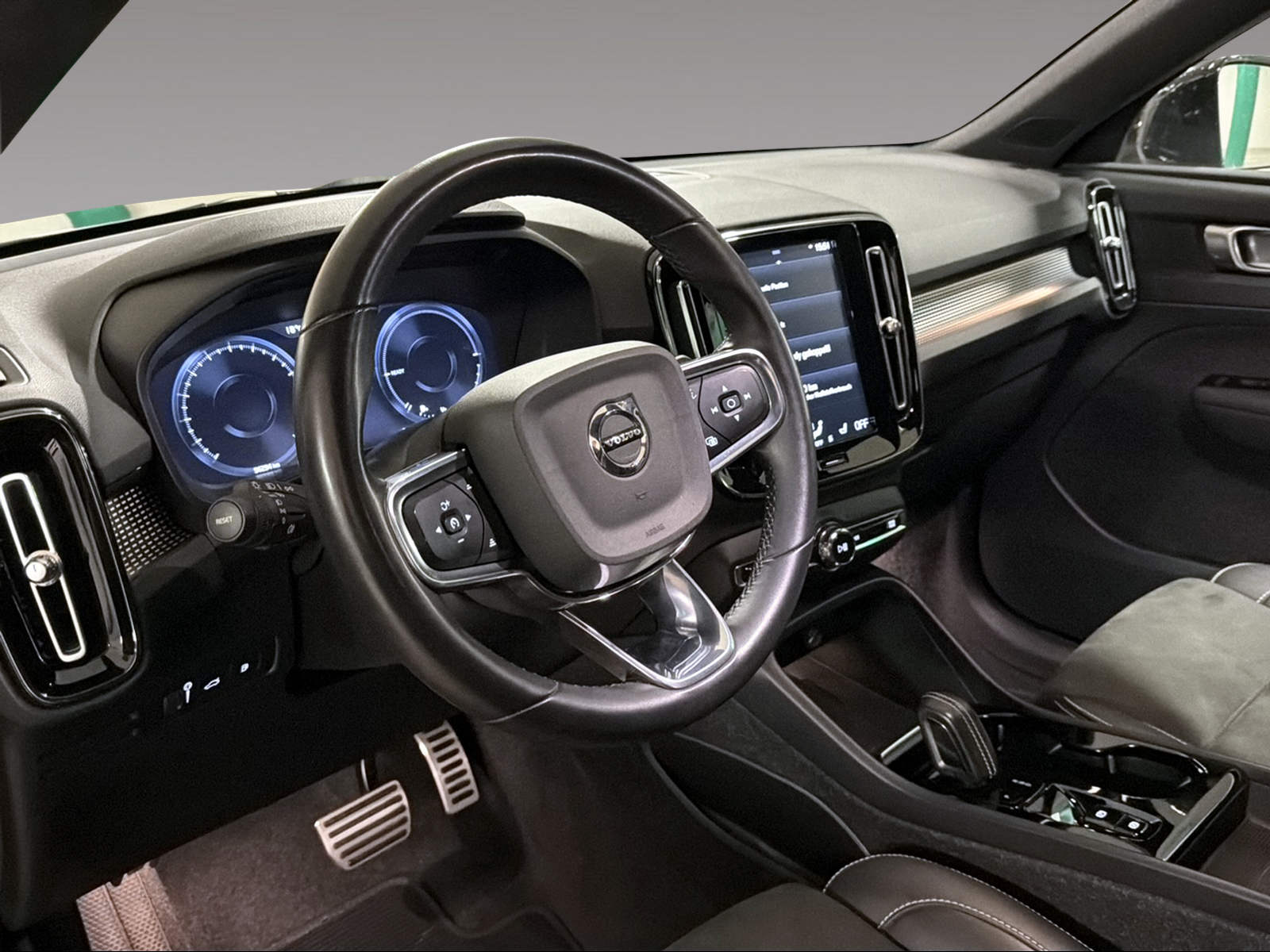 VOLVO XC40 1.5 T4 PiH R-Design-image-11