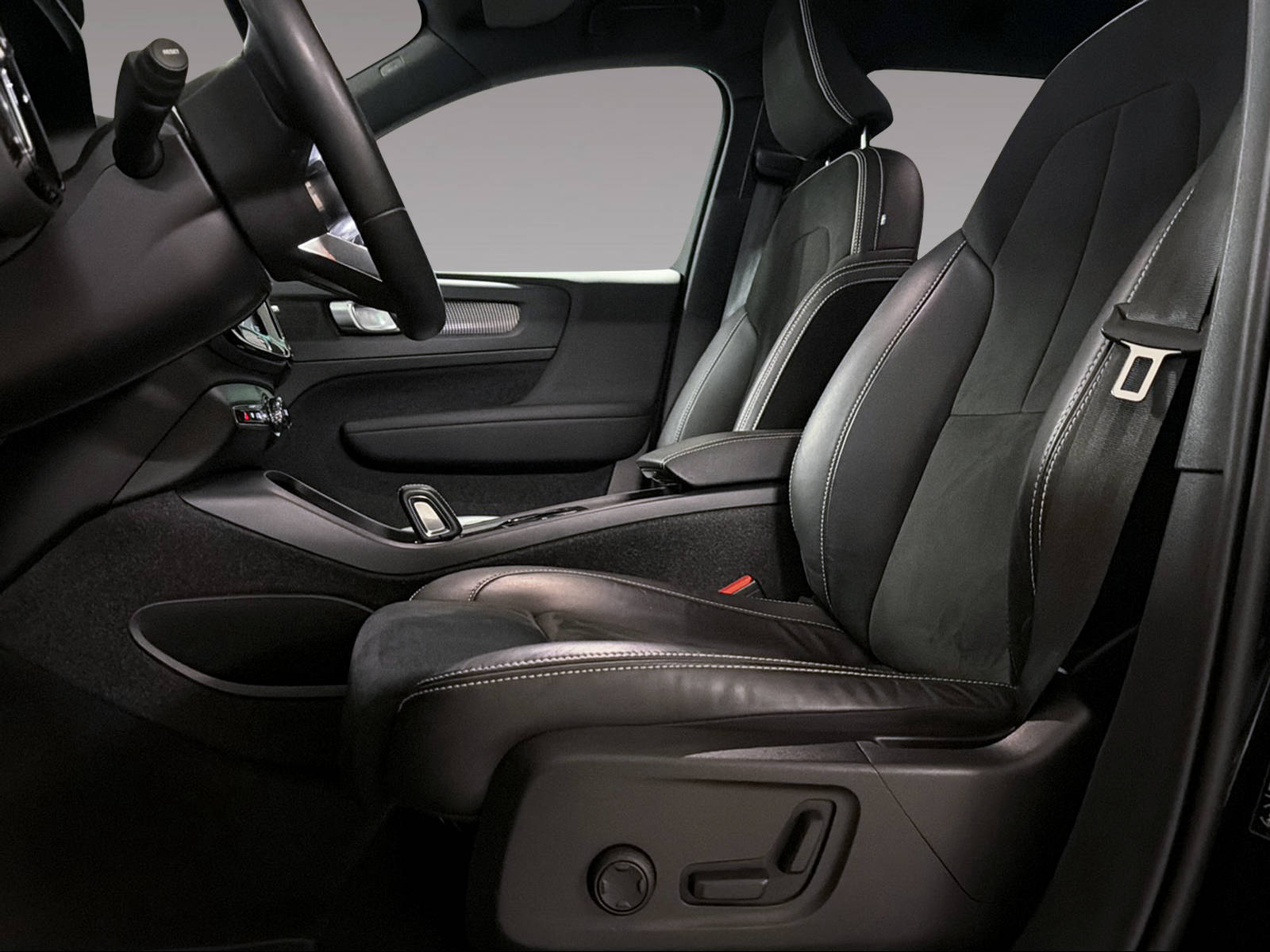 VOLVO XC40 1.5 T4 PiH R-Design-image-10