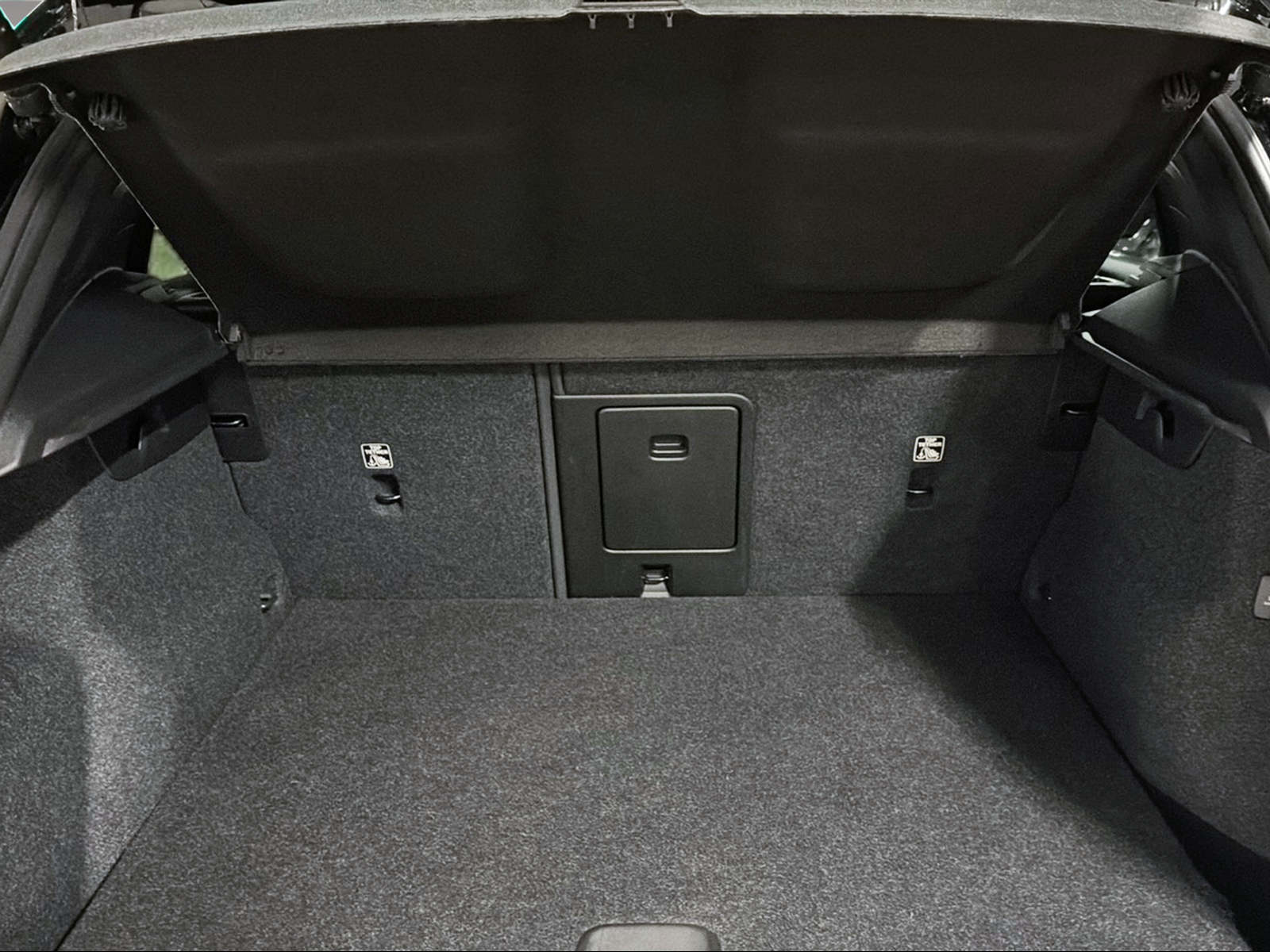 VOLVO XC40 1.5 T4 PiH R-Design-image-7