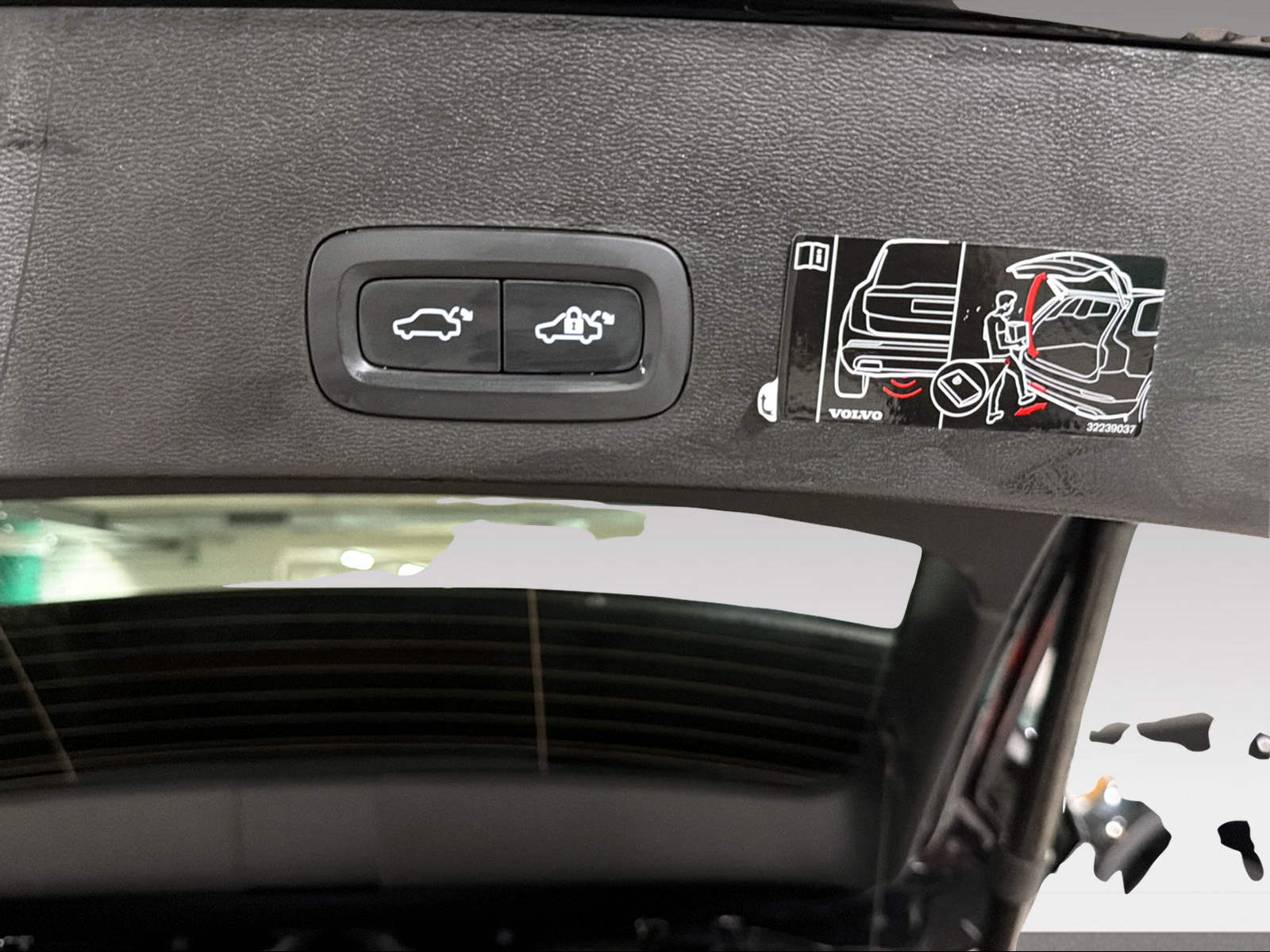 VOLVO XC40 1.5 T4 PiH R-Design-image-8
