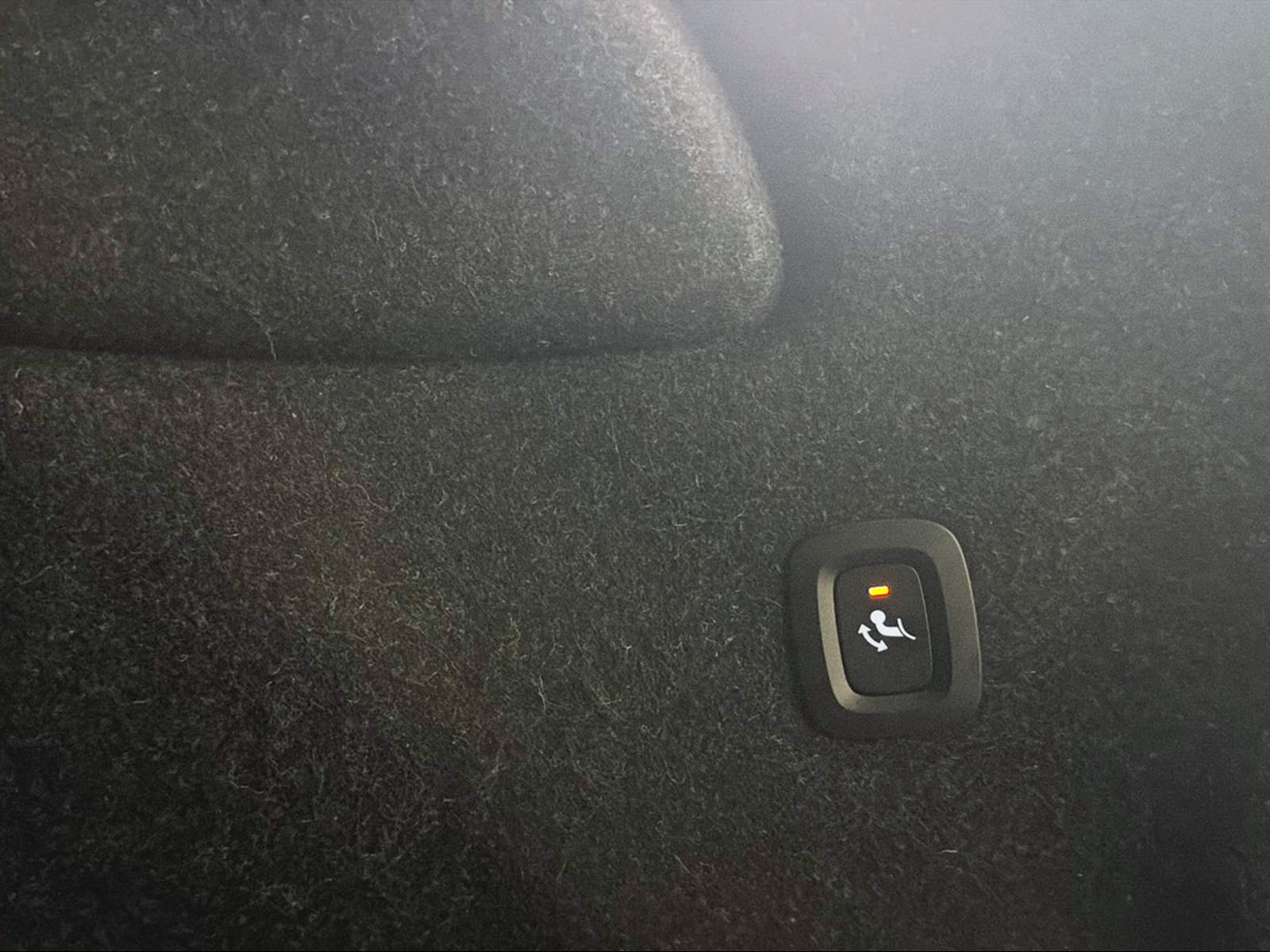 VOLVO XC40 1.5 T4 PiH R-Design-image-6