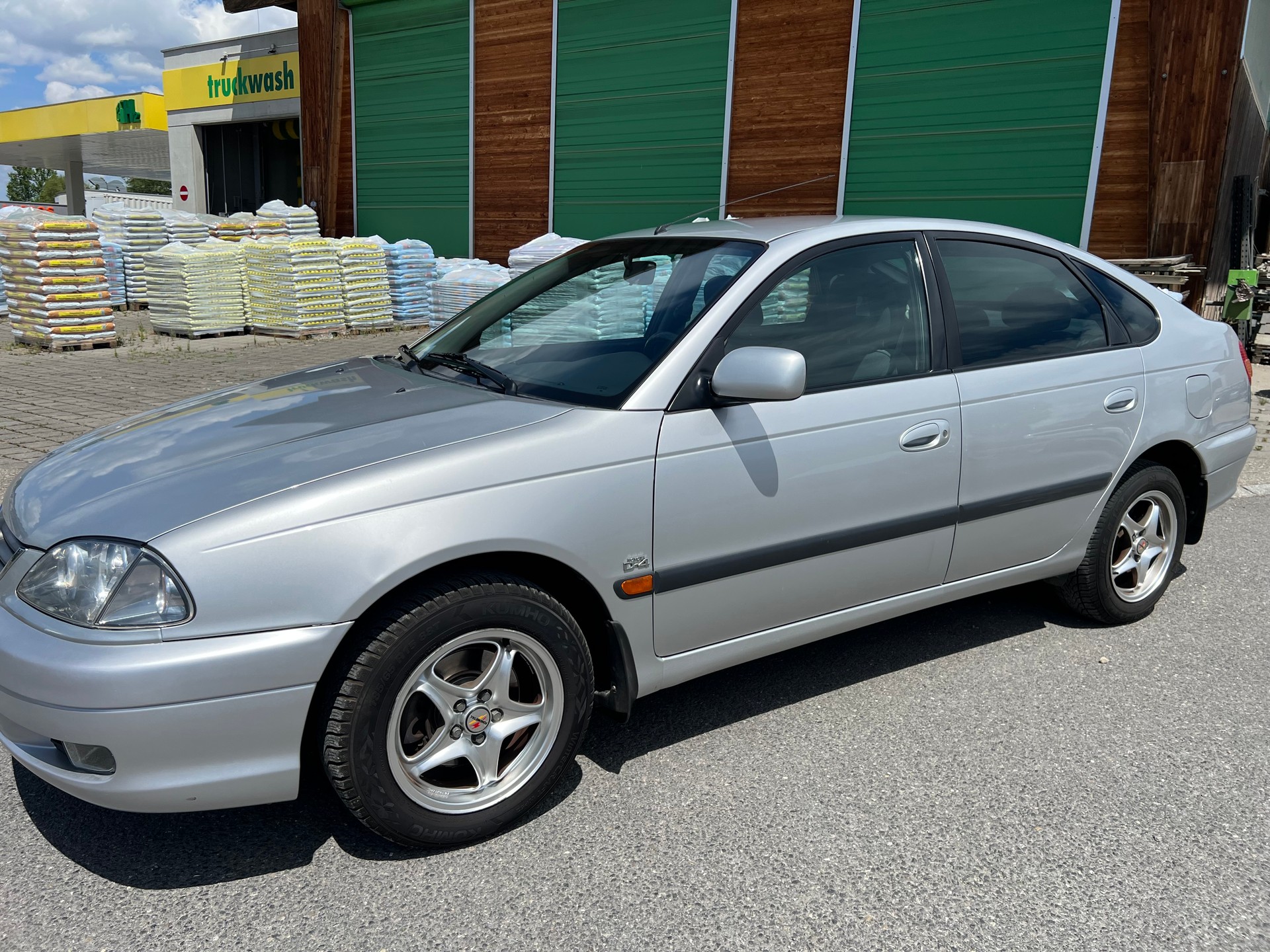 TOYOTA Avensis 2.0 VVT-i Linea Sol Liftback-image-1