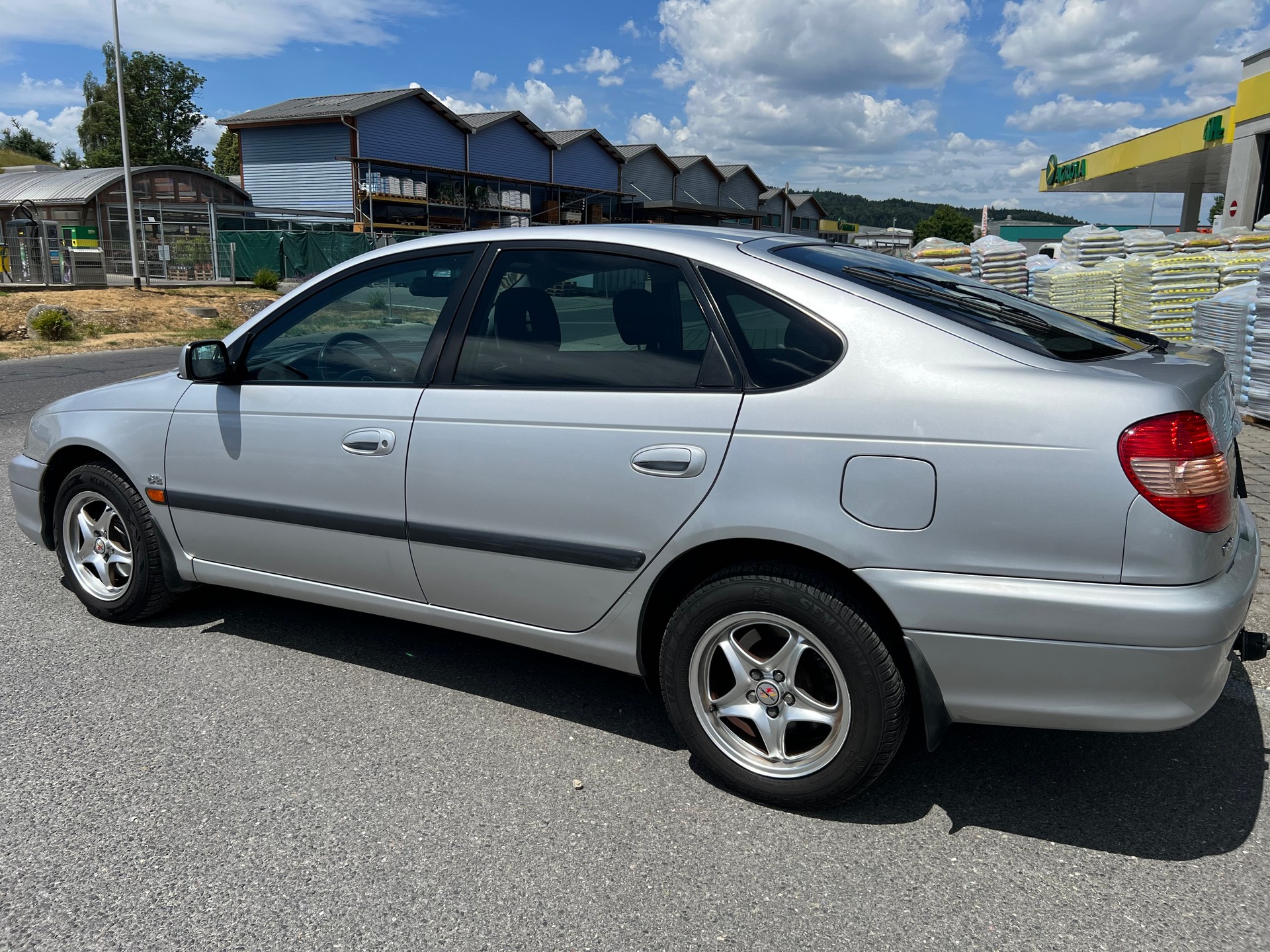 TOYOTA Avensis 2.0 VVT-i Linea Sol Liftback-image-3