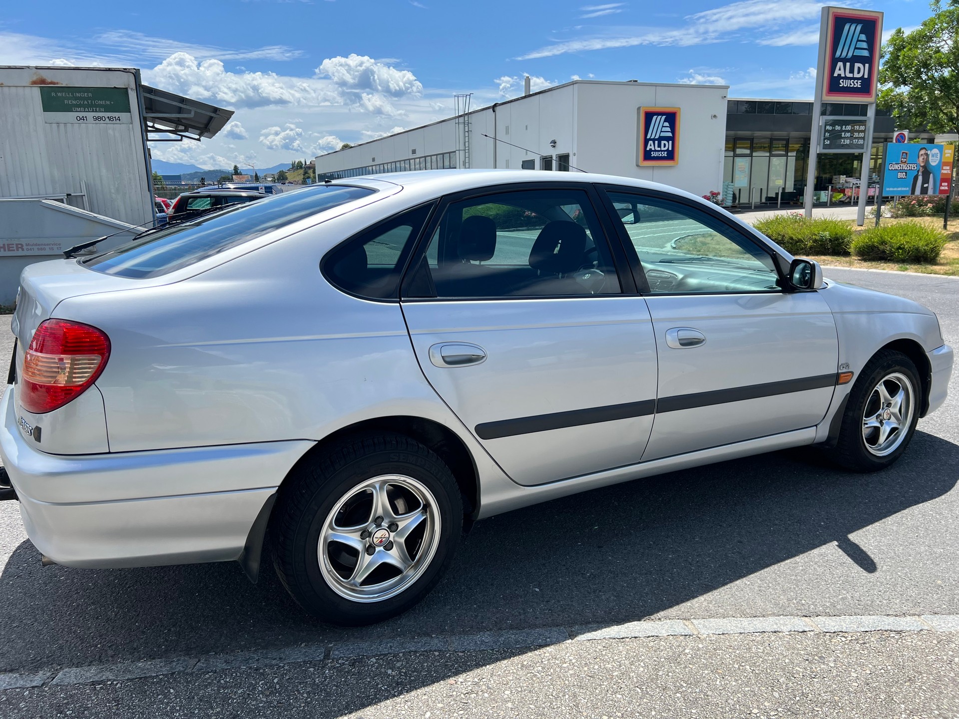 TOYOTA Avensis 2.0 VVT-i Linea Sol Liftback-image-4