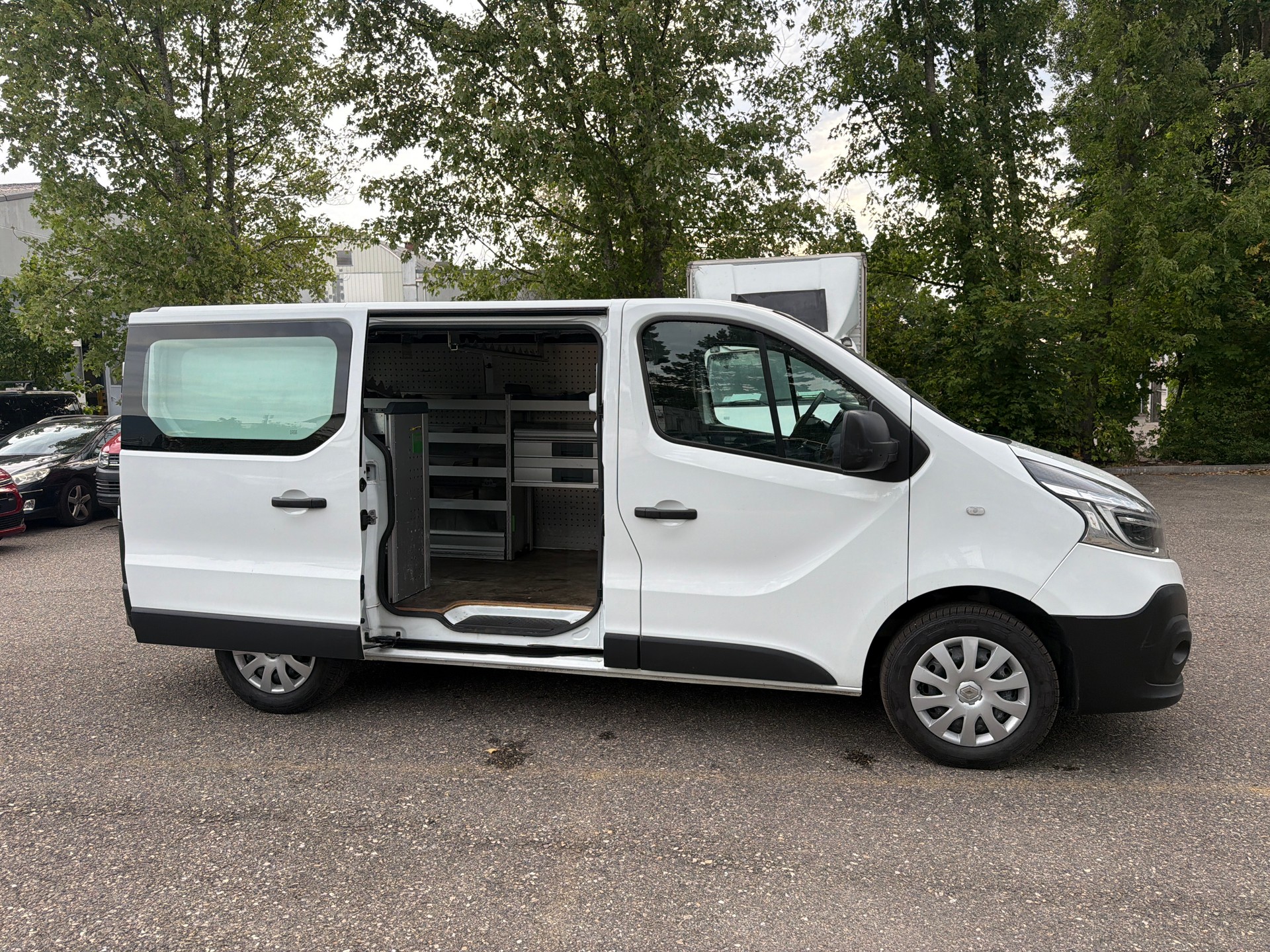 RENAULT Trafic 2.0 dCi 120 3.0t Business L1H1 * 03x Sitze * Klimaanlage * Tempomat * PDC H - RF-Kamera * AHK 2000Kg * Frisch Ab MFK-image-9