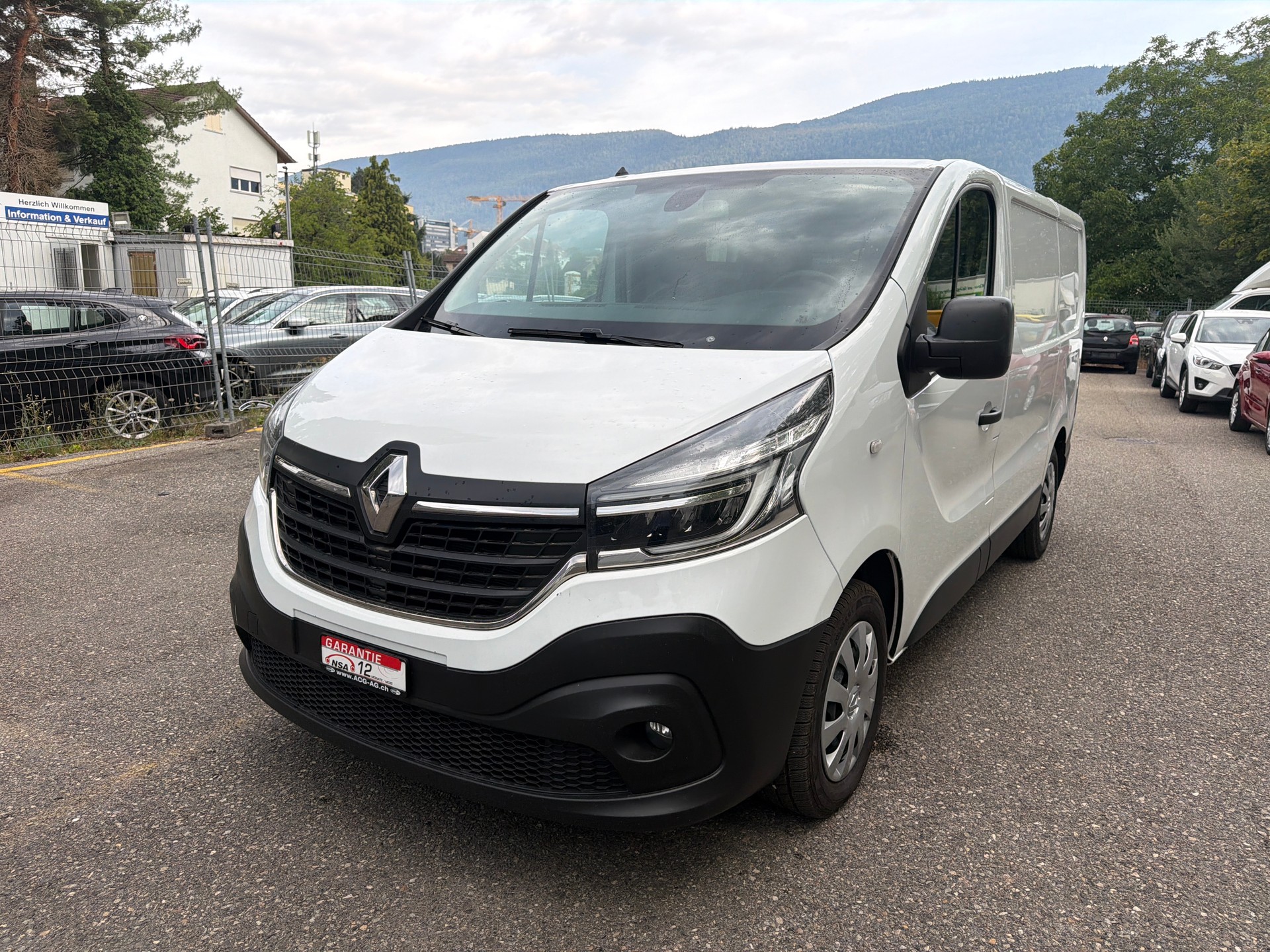 RENAULT Trafic 2.0 dCi 120 3.0t Business L1H1 * 03x Sitze * Klimaanlage * Tempomat * PDC H - RF-Kamera * AHK 2000Kg * Frisch Ab MFK-image-0
